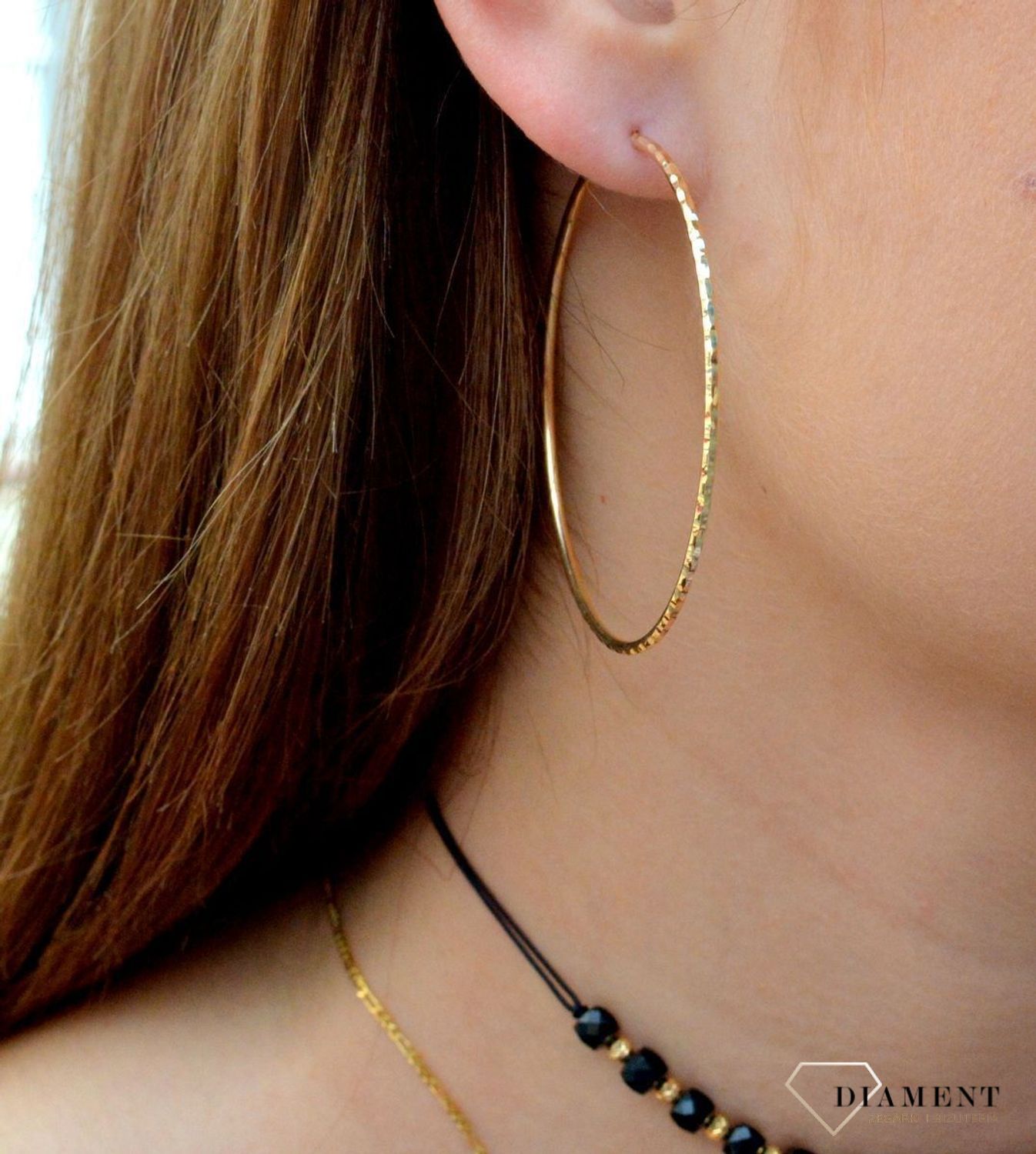 Złote kolczyki 585 duże koła grawerowane 5,5 cm DIA-KLC-6173-585. Złote kolczyki koła. Kolczyki złote grawerowane. Kolczyki złote duże koła. Złote kolczyki klastyczne. Idealne kolczyki dla kobiety.jpg