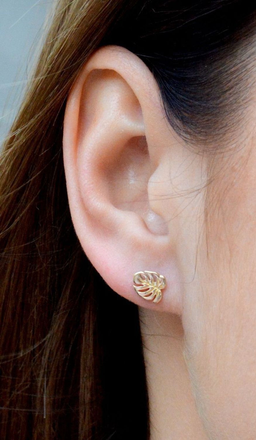 Złote kolczyki próby 585 w kształcie listka Monstery DIA-KLC-6180-585dcvd.jpg