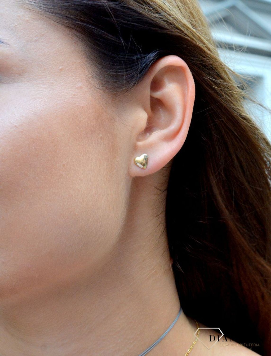 'Złote kolczyki 585 wypukłe serca DIA-KLC-6188-585'. Złote, gładkie kolczyki z motywem serca. Minimalistyczna biżuteria zapinana na sztyft. Idealny pomysł na prezent.jpg