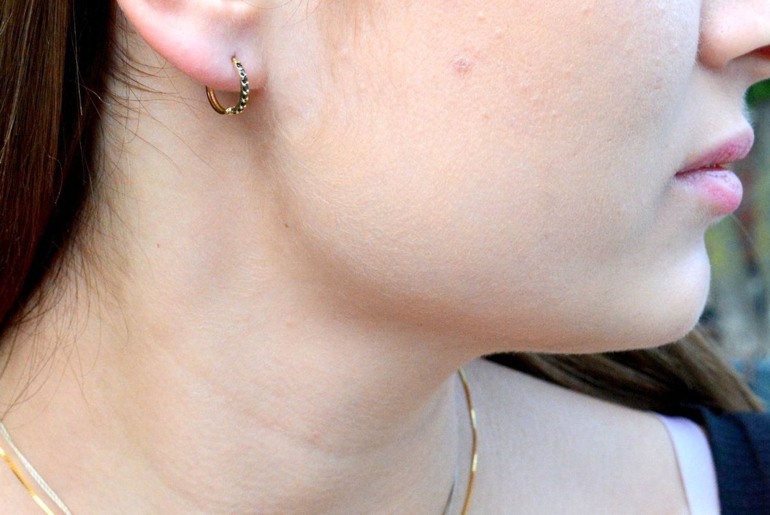 Złote kolczyki kółeczka z czarnymi cyrkoniami DIA-KLC-6221-585vv.jpg