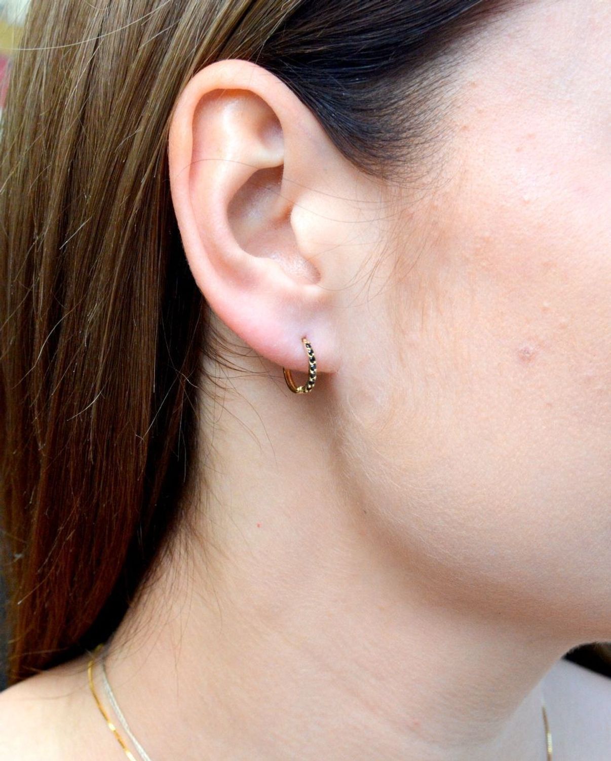 Złote kolczyki kółeczka z czarnymi cyrkoniami DIA-KLC-6221-585vv.jpg