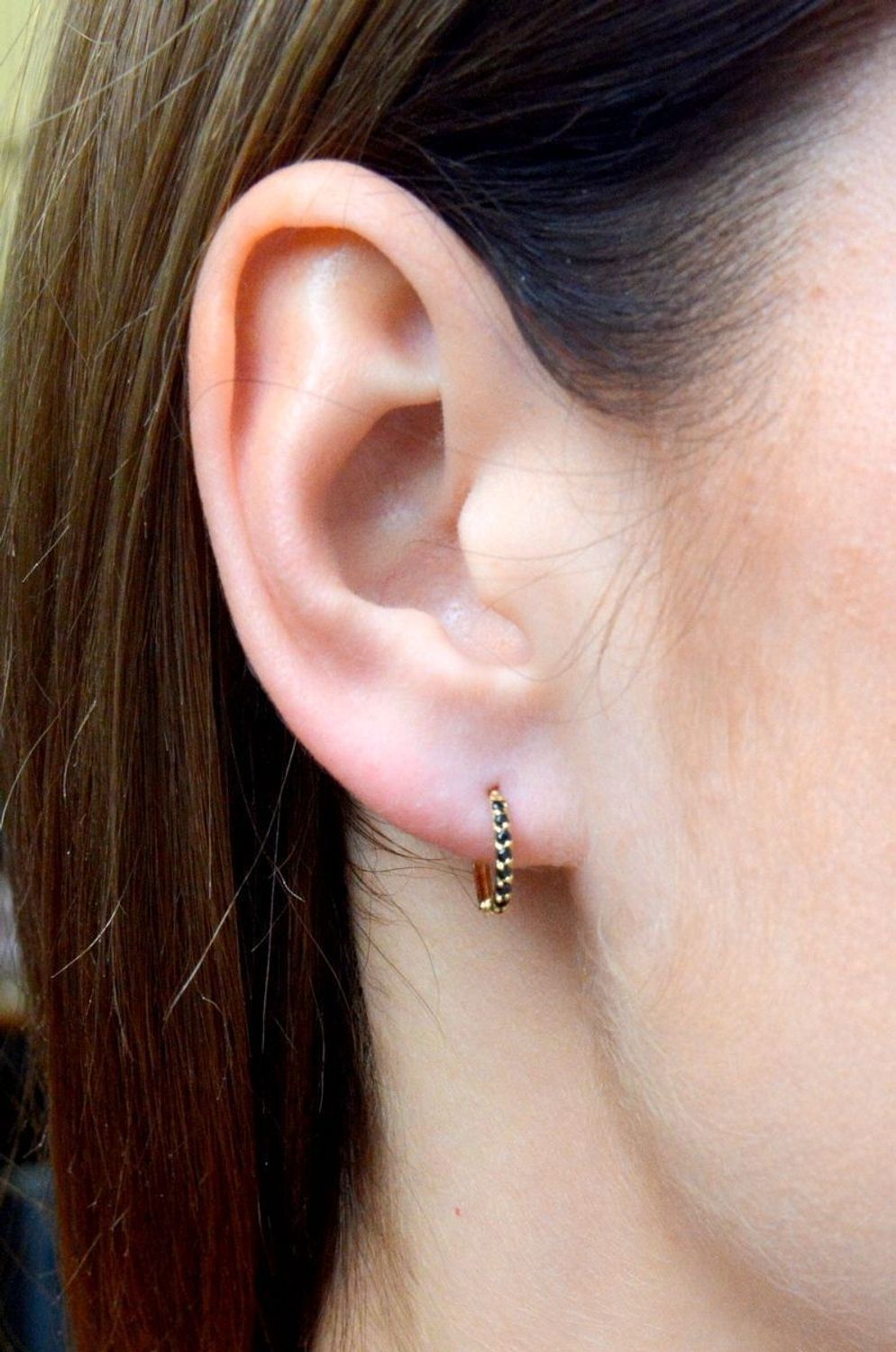 Złote kolczyki kółeczka z czarnymi cyrkoniami DIA-KLC-6221-585vv.jpg