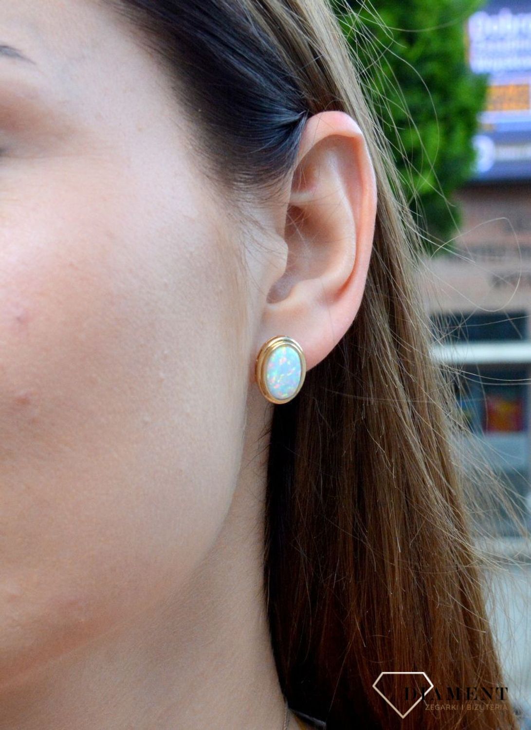 Złote kolczyki owalne z opalem DIA-KLC-6239-585. Złote kolczyki z opalem. Złote kolczyki z zapięciem lira. Złote kolczyki damskie. Złote kolczyki z kamieniem. Złote k.jpg