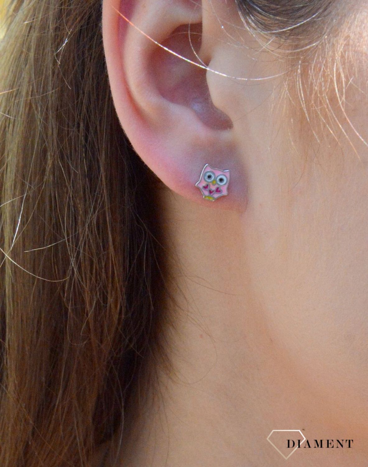 Kolczyki dla dziewczynki różowa sowa DIA-KLC-6333-925. Śliczne kolczyki różowe sowy z dziecięcej kolekcji. Kolczyki zapinane na wygodne zapięcie typu sztyft, wykonane z najwyższej jakości srebra próby 925. Kolczyki zostały ozd.jpg