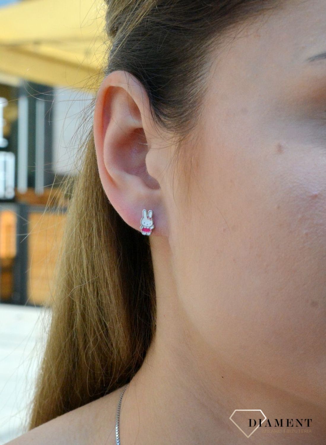 Kolczyki dla dziewczynki króliczki DIA-KLC-6335-925. Śliczne kolczyki króliczki z dziecięcej kolekcji. Kolczyki zapinane na wygodne zapięcie typu sztyft, wykonane z najwyższej jakości srebra próby 925. Kolczyki zostały ozdobio.jpg
