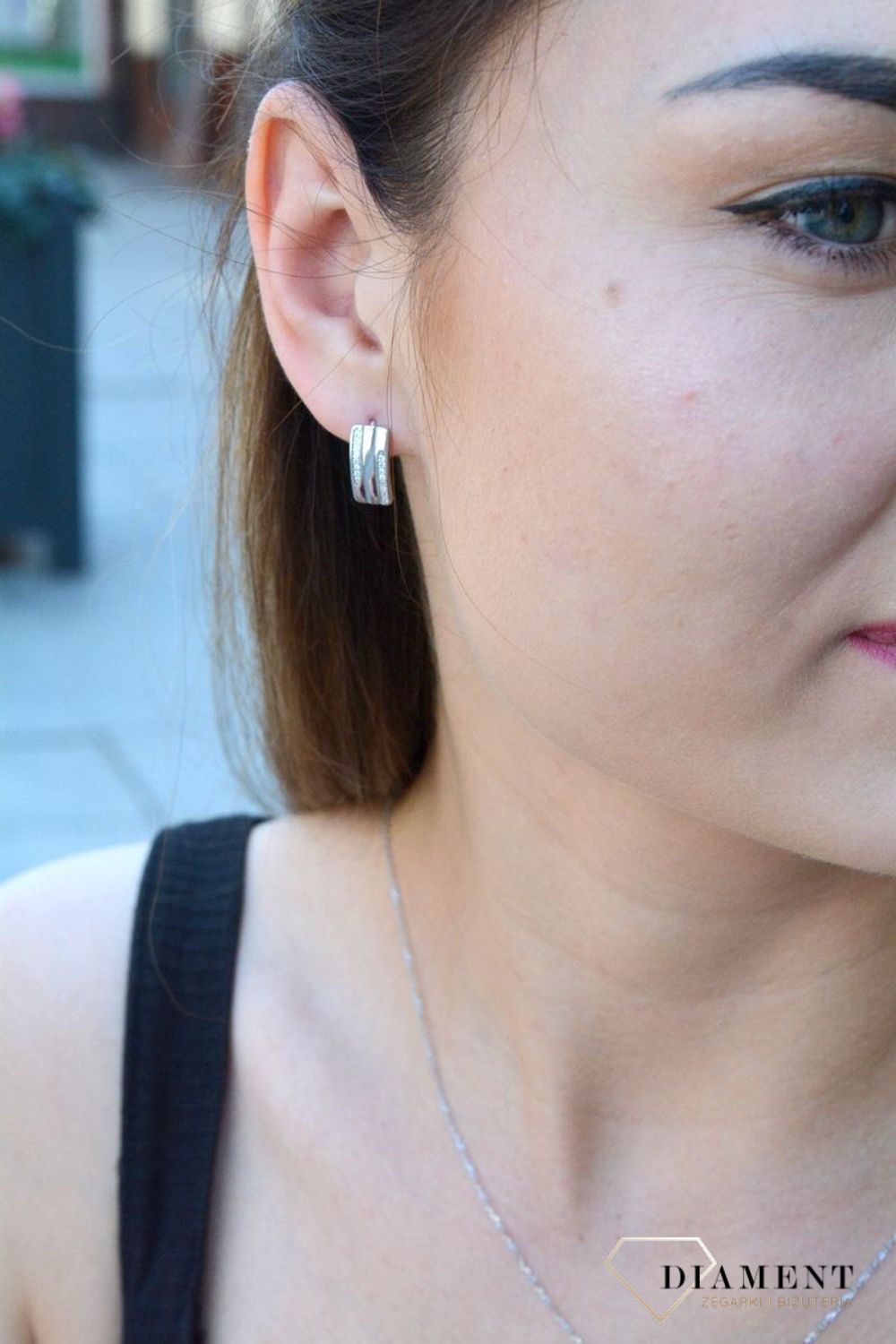 Srebrne kolczyki 925 zapięcie angielskie DIA-KLC-6337-925. Kolczyki srebrne damskie. Kolczyki srebrne idealne na każdą okazję. Kolczyki srebrne prostokątne. Kolczyki srebrne z cyrkoniami. Kolczyki srebrne świetny pomysł na pre.jpg
