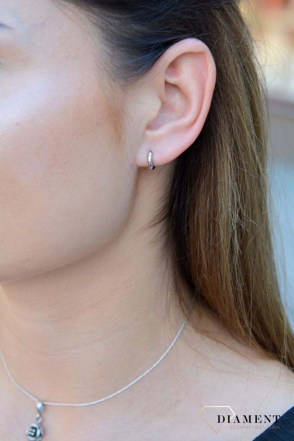 Kolczyki koła srebrne próba 925 DIA-KLC-6345-925. Takie kolczyki idealnie komponują się z blaskiem srebra. Kolczyki wykonane zostały z najwyższej jakości srebra próby 925. Srebro to świetny kruszec, który idealnie nadaję się.jpg