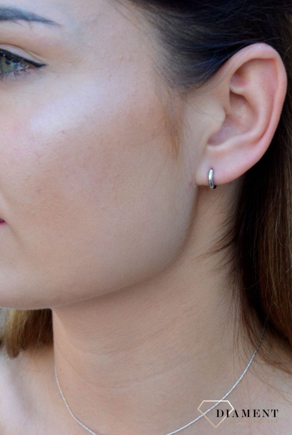 Kolczyki koła srebrne próba 925 DIA-KLC-6345-925. Takie kolczyki idealnie komponują się z blaskiem srebra. Kolczyki wykonane zostały z najwyższej jakości srebra próby 925. Srebro to świetny kruszec, który idealnie nadaję się.jpg