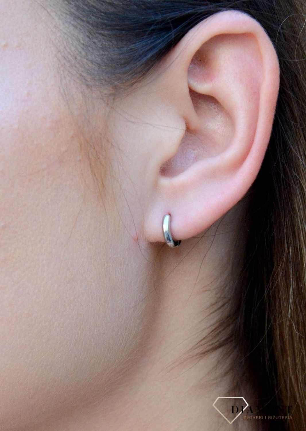 Kolczyki koła srebrne próba 925 DIA-KLC-6345-925. Takie kolczyki idealnie komponują się z blaskiem srebra. Kolczyki wykonane zostały z najwyższej jakości srebra próby 925. Srebro to świetny kruszec, który idealnie nadaję się.jpg