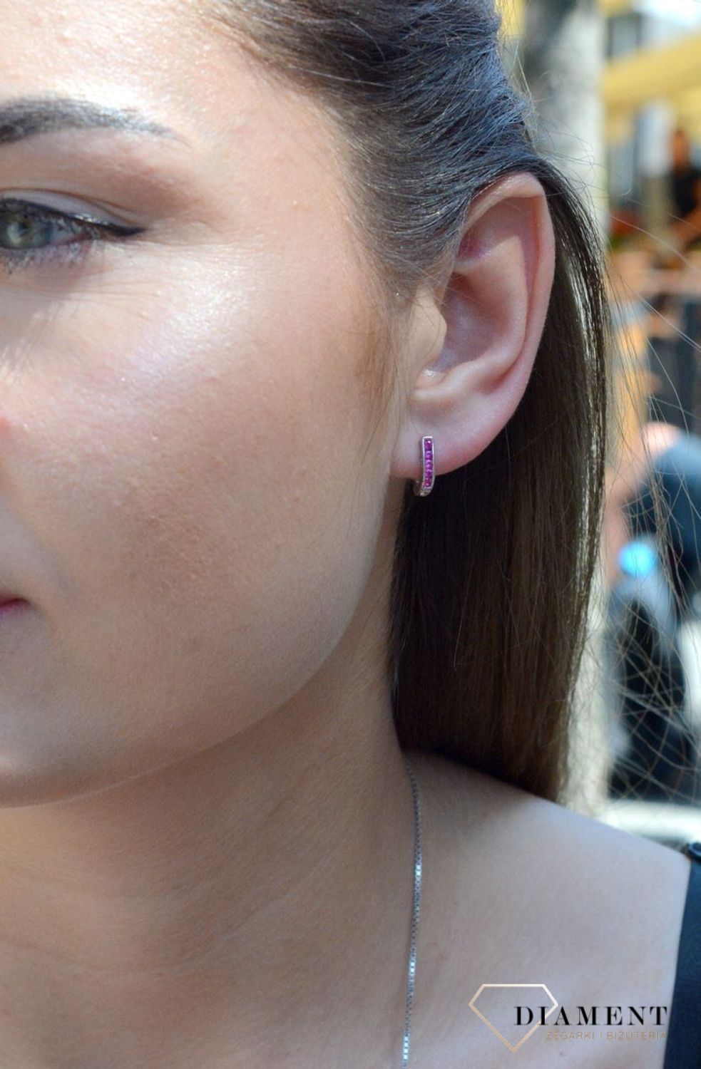 Srebrne kolczyki półokrągłe z różowymi cyrkoniami DIA-KLC-6346-925. Srebrne półokrągłe kolczyki z próby 925 zapinane na zapięcie angielskie z różowymi cyrkoniami. Delikatne półokrągłe kolczyki z różowymi cyrkoniami..jpg