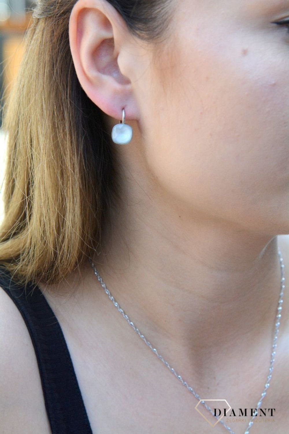 Kolczyki srebrne biały kryształek DIA-KLC-6353-925. Kolczyki srebrne kwadratowe. Kolczyki srebrne z kryształkiem. Kolczyki srebrne sbiałe. Kolczyki dla kobiety. Kolczyki i.jpg