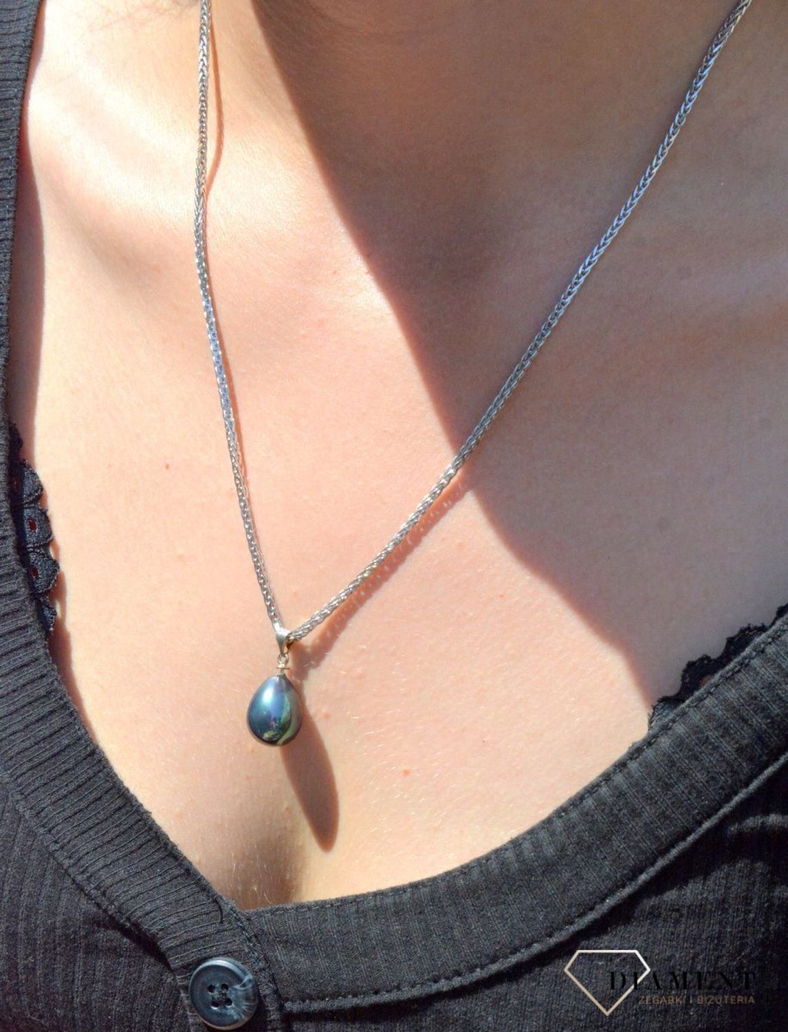 Komplet biżuterii srebrnej 'Perła syntetyczna' DIA-KLC-6357-925. Komplet srebrny sopelki. Komplet srebrny z perły syntetycznej. Komplet kolczyki i zawieszka. Komplet biżuterii dla kobiety. Biżuteri.jpg