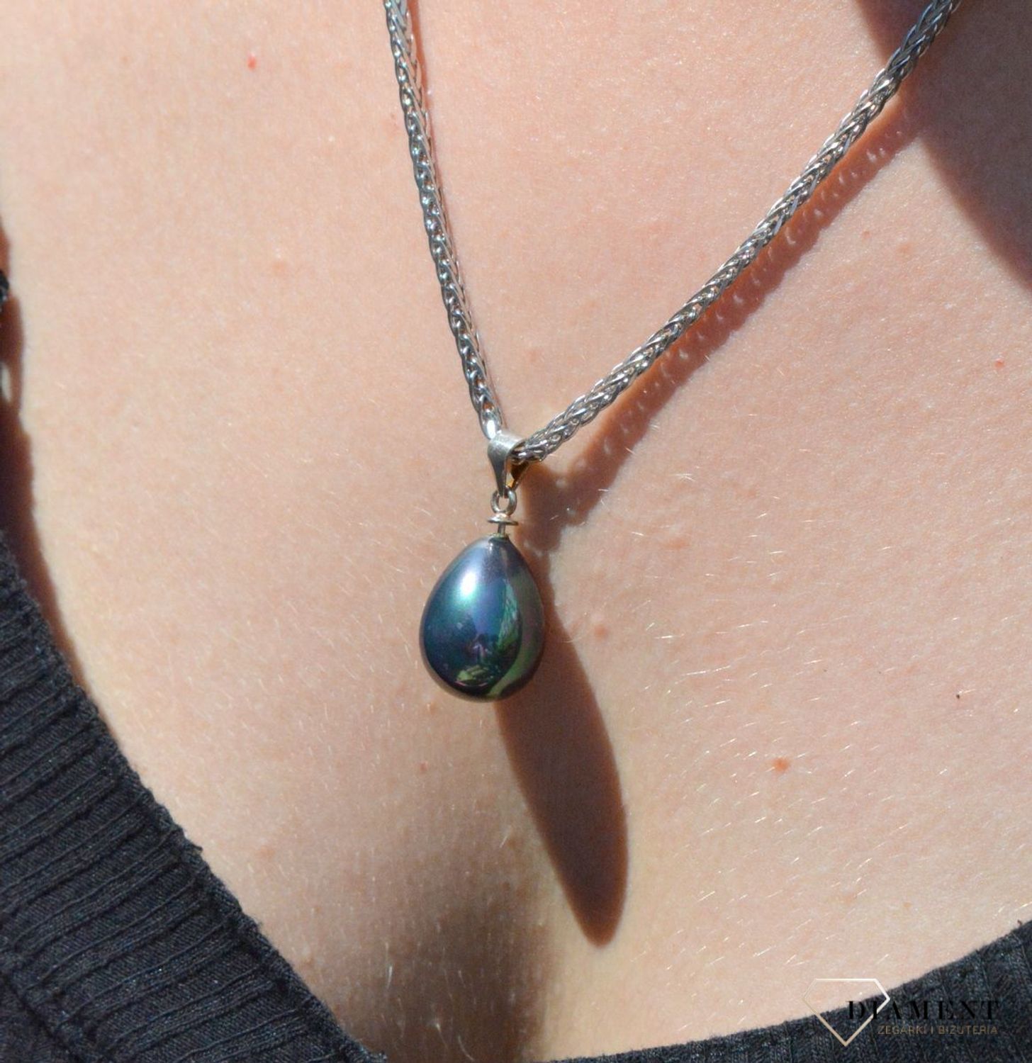 Komplet biżuterii srebrnej 'Perła syntetyczna' DIA-KLC-6357-925. Komplet srebrny sopelki. Komplet srebrny z perły syntetycznej. Komplet kolczyki i zawieszka. Komplet biżuterii dla kobiety. Biżuteri.jpg