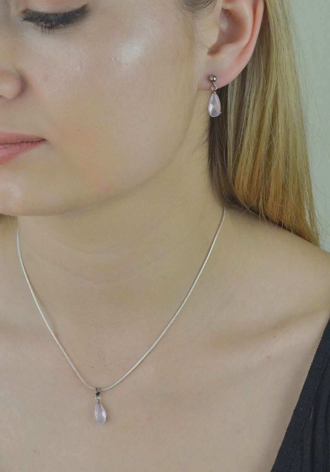 Kolczyki srebrne 'Różowe migdałki' DIA-KLC-6358-925. Kolczyki srebrne migdałki. Kolczyki srebrne różowe kryształki. Kolczyki srebrne delikatne. Kolczy.jpg