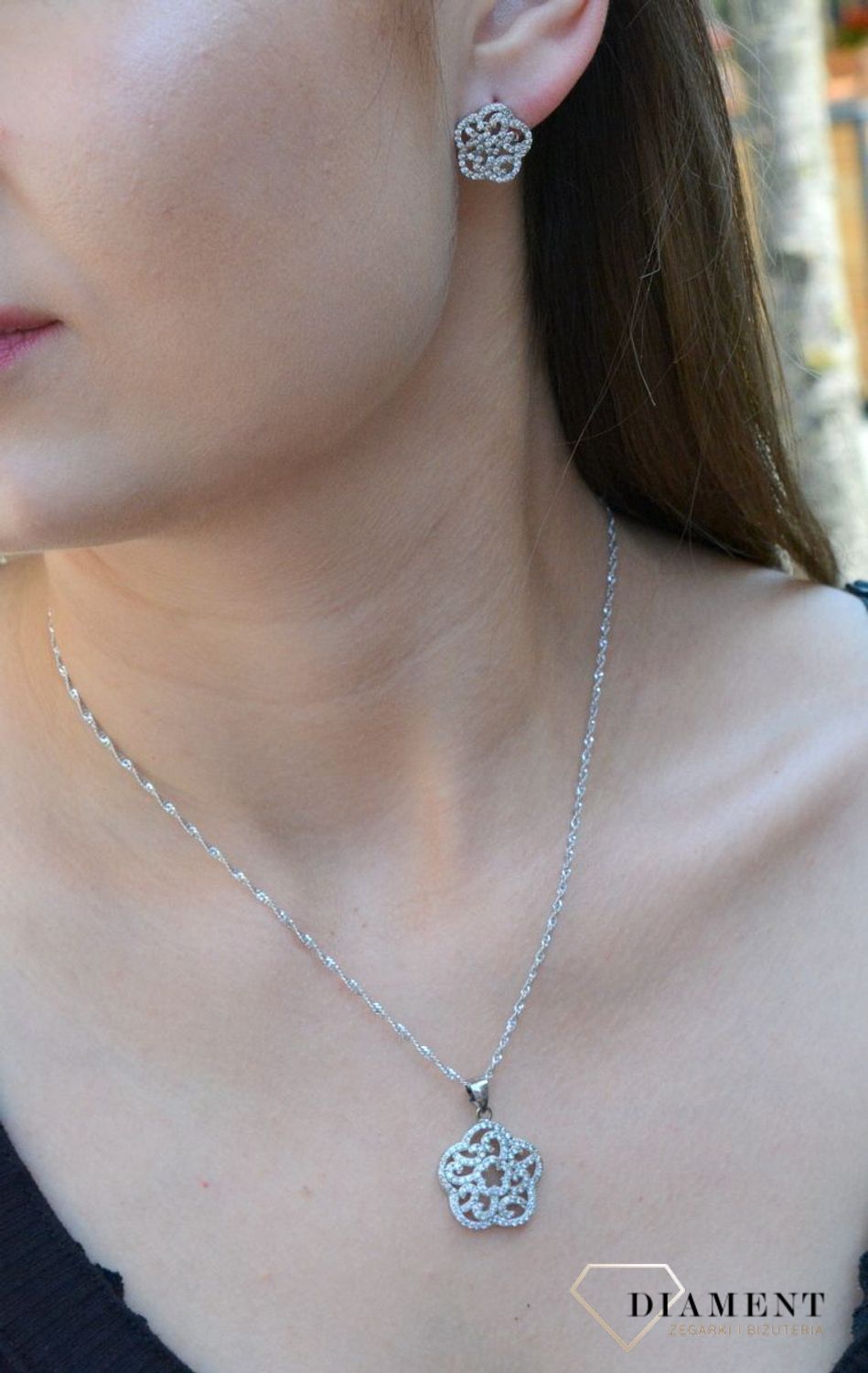 Kolczyki srebrne 'Kwiatki w cyrkoniach' DIA-KLC-6364-925.  Srebrne kolczyki na sztyft. Kolczyki srebrne wkrętki. Srebrne kolczyki Kwiatki. srebrne kolczyki z cyrkoniami. Srebrne kolczyki z cyrkoniam.jpg