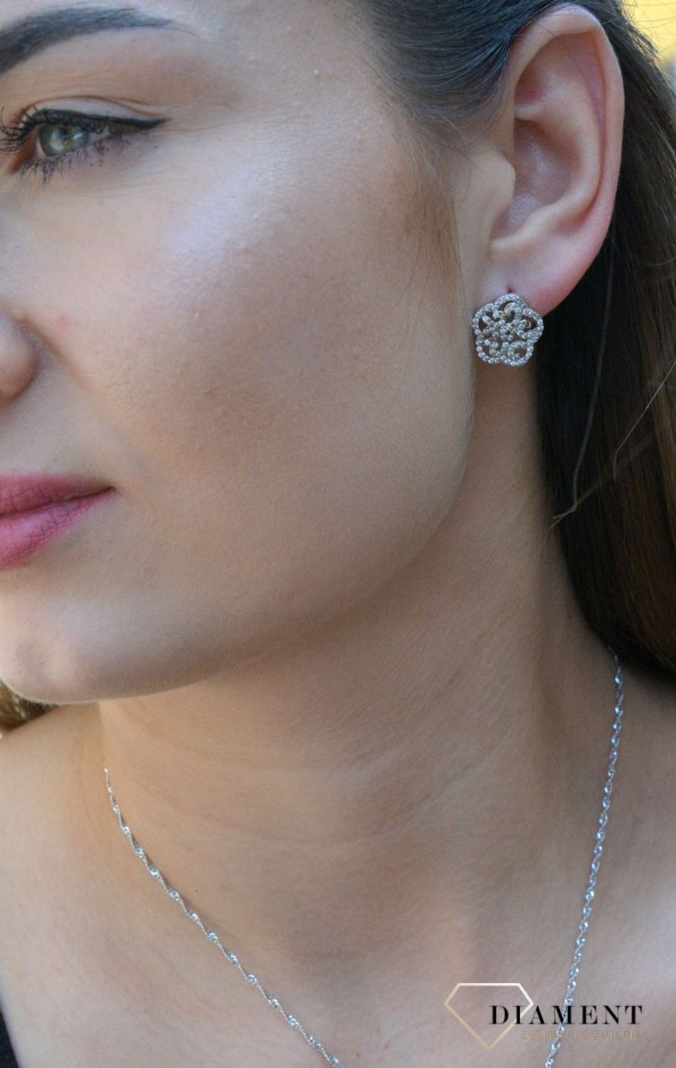 Kolczyki srebrne 'Kwiatki w cyrkoniach' DIA-KLC-6364-925.  Srebrne kolczyki na sztyft. Kolczyki srebrne wkrętki. Srebrne kolczyki Kwiatki. srebrne kolczyki z cyrkoniami. Srebrne kolczyki z cyrkoniam.jpg