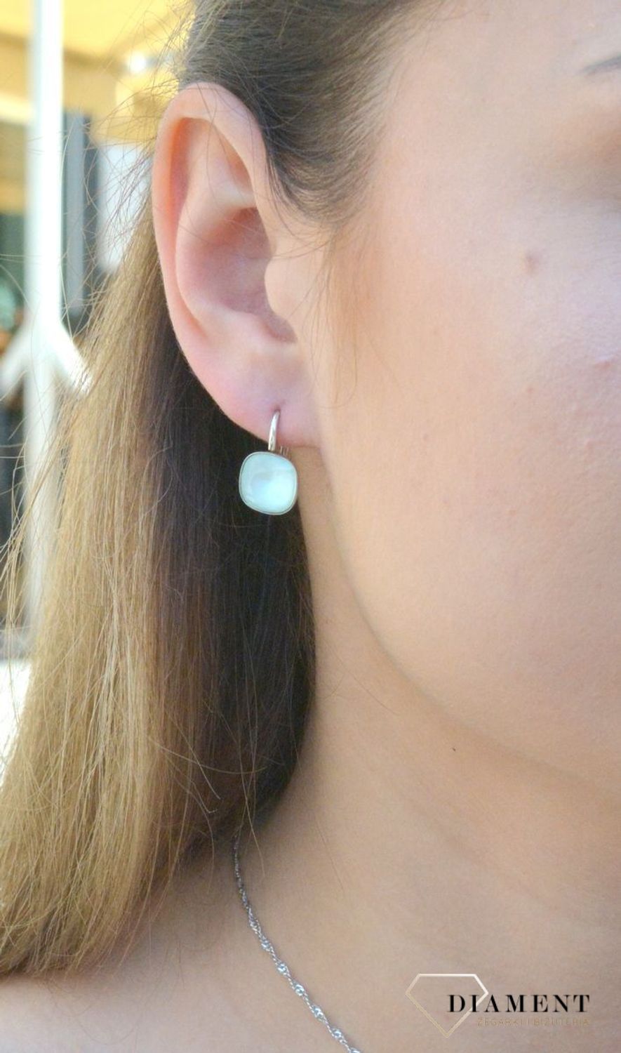 Kolczyki srebrne seledynowy kryształek DIA-KLC-6366-925. Kolczyki srebrne kwadratowe. Kolczyki srebrne z kryształkiem. Kolczyki srebrne seledynowe.jpg