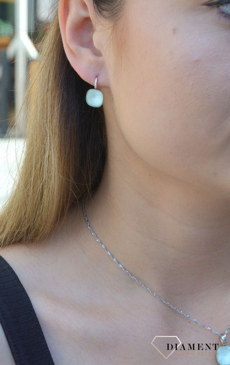 Kolczyki srebrne seledynowy kryształek DIA-KLC-6366-925. Kolczyki srebrne kwadratowe. Kolczyki srebrne z kryształkiem. Kolczyki srebrne seledynowe.jpg