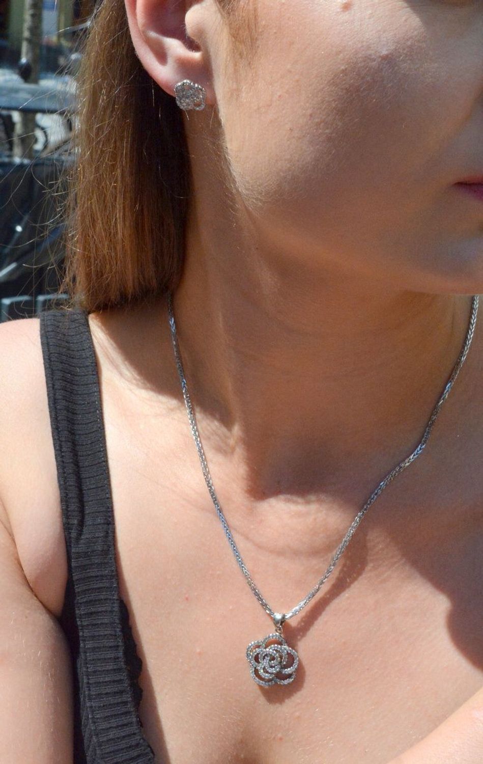 Kolczyki srebrne z cyrkoniami Róże DIA-KLC-6368-925. Srebrne kolczyki na sztyft. Kolczyki srebrne wkrętki. Srebrne kolczyki Róża. srebrne kolczyki z cyrkoniami. S.jpg