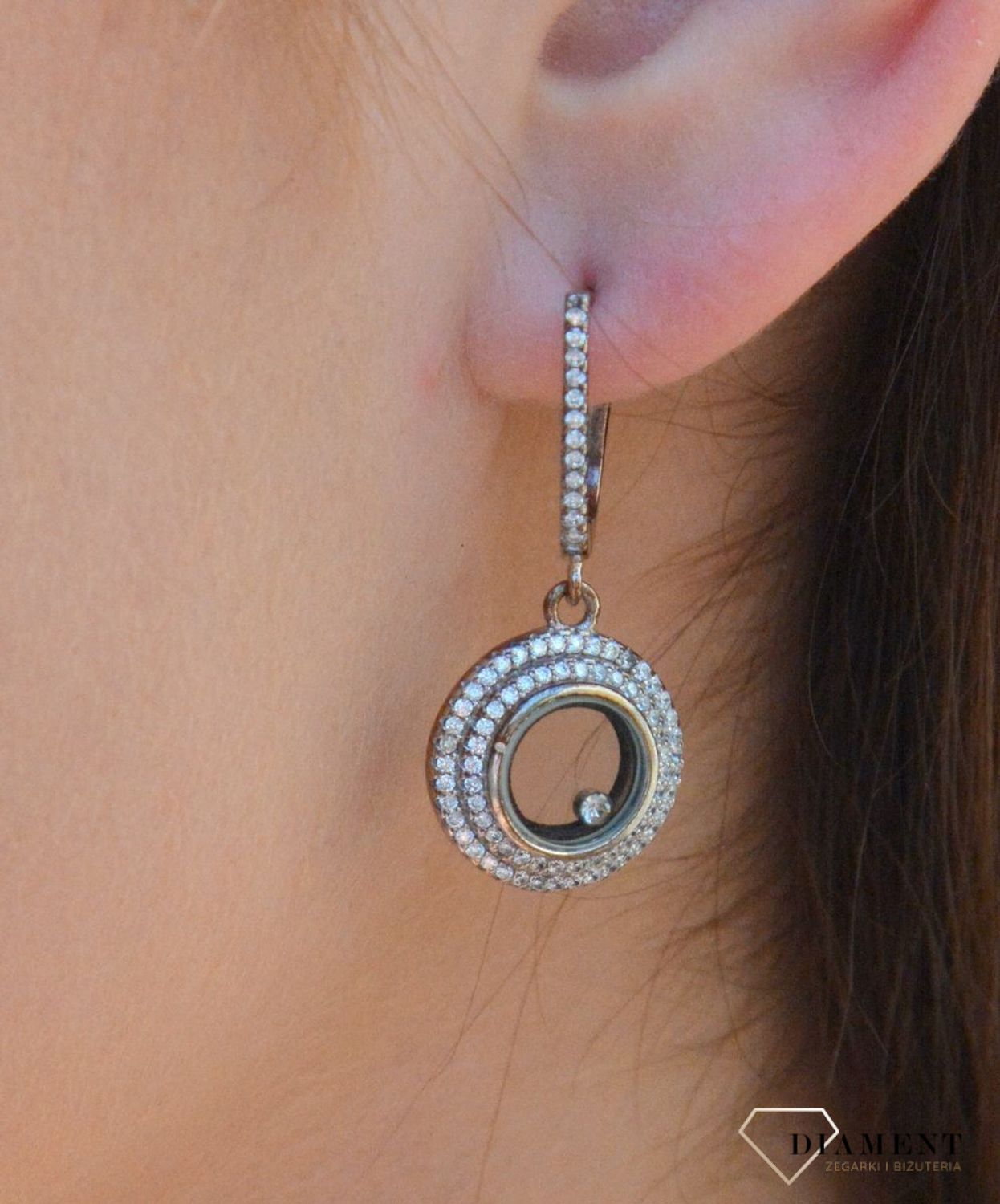 Kolczyki srebrne z cyrkoniami w kółeczku DIA-KLC-6369-925. Kolczyki srebrne wiszące. Kolczyki srebrne z cyrkoniami. Kolczyki kółeczka sr.jpg