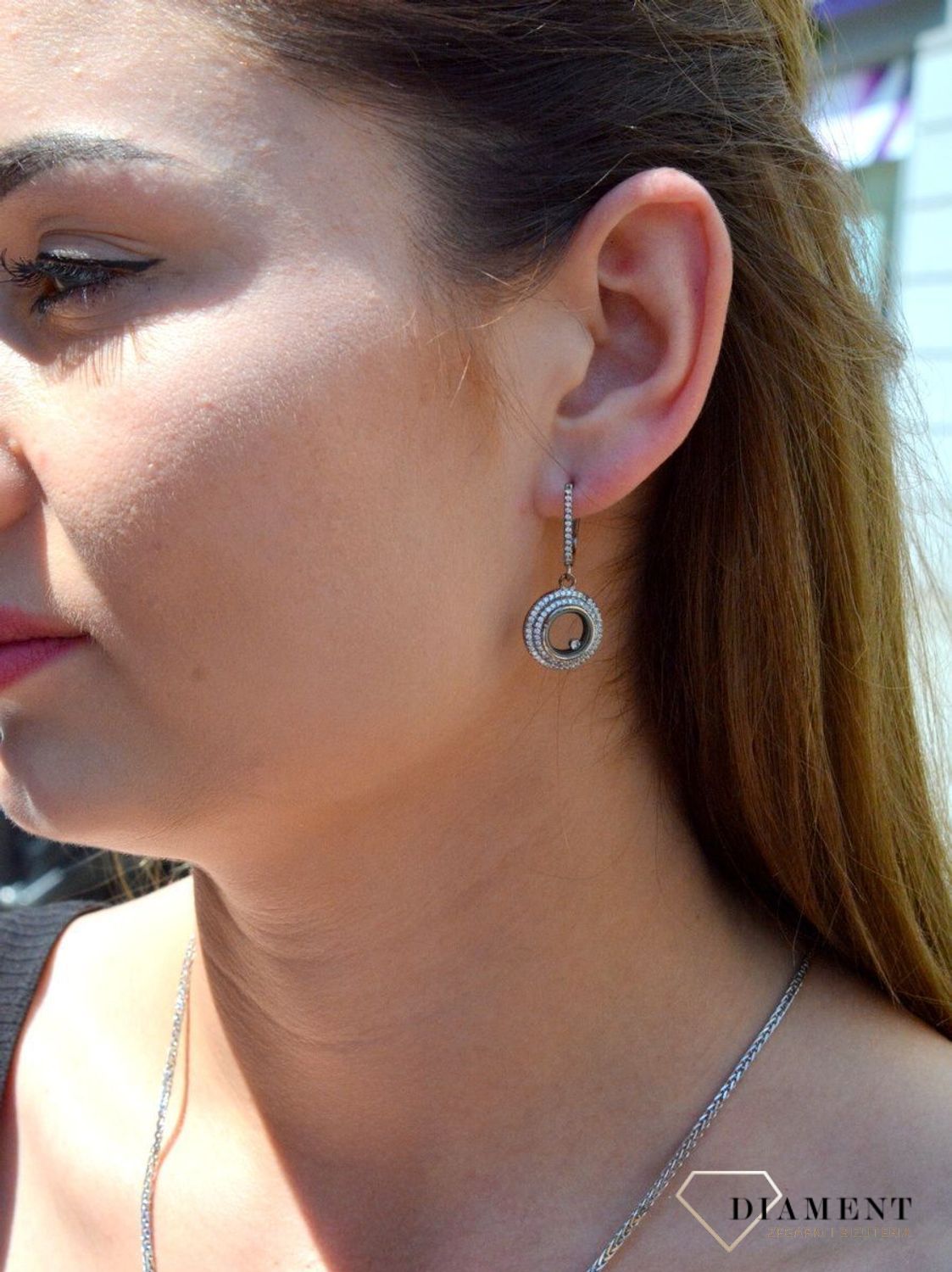 Kolczyki srebrne z cyrkoniami w kółeczku DIA-KLC-6369-925. Kolczyki srebrne wiszące. Kolczyki srebrne z cyrkoniami. Kolczyki kółeczka sr.jpg