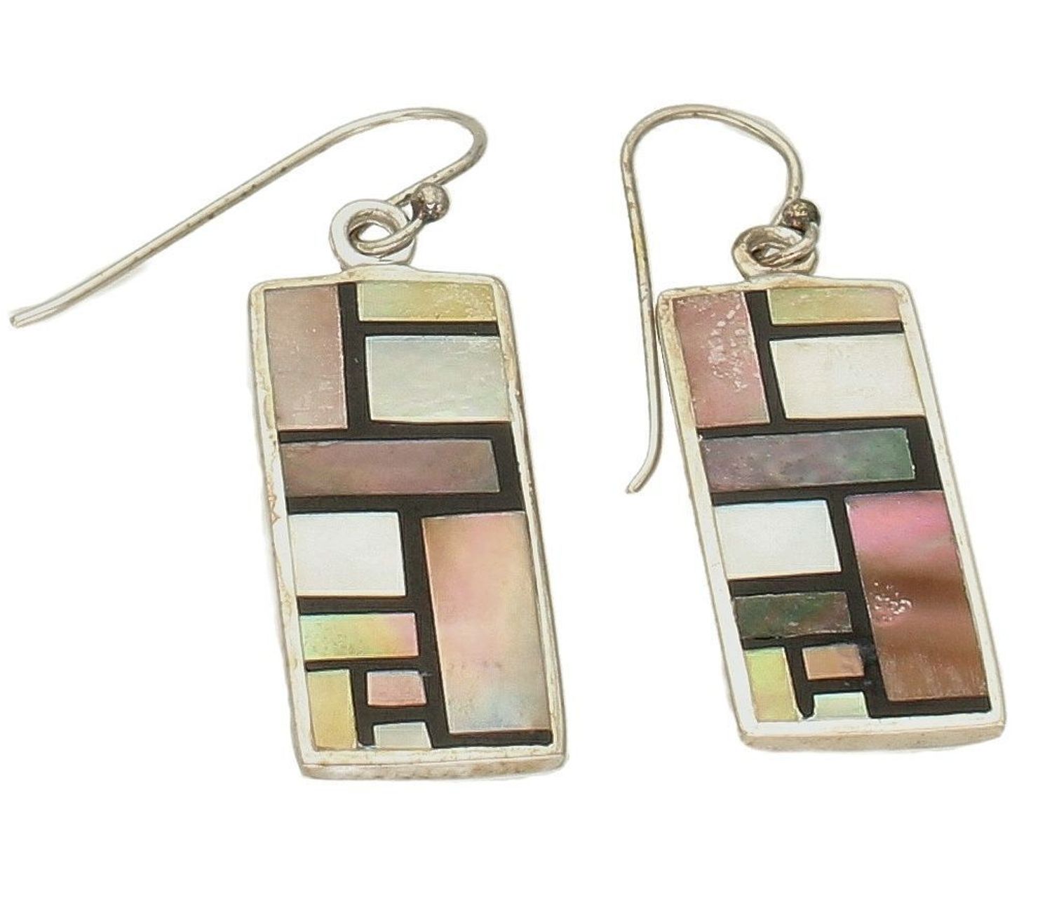 Kolczyki srebrne z kolorową masą perłową DIA-KLC-6384-925. Kolczyki blaszki. Kolczyki z kolorową masą perłową. Kolczyki srebrne z masą perłową. Kolczyki srebrne wiszące. Kolczyk.jpg