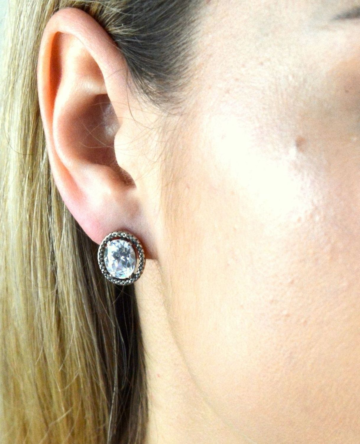 Srebrne kolczyki z duża cyrkonią DIA-KLC-6385-925. Kolczyki srebrne wkrętki. Kolczyki srebrne z dużą cyrkonią. Kolczyki srebrne owalne. Kolczyki srebrne na sztyft. Kolczyki sre.jpg