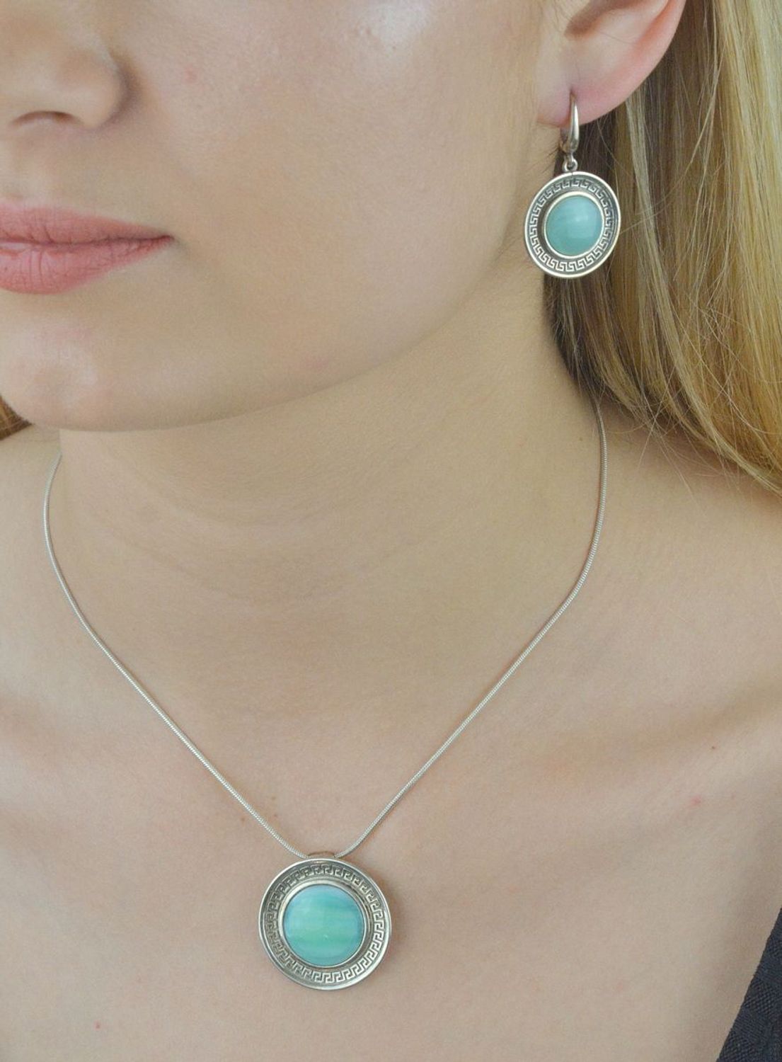 Kolczyki srebrne okrągłe Szkło Murano DIA-KLC-6388-925. Kolczyki srebrne. Kolczyki ze szkła weneckiego. Kolczyki w błękitnym kolorze. Kolczyki damskie. Kolczyki z zapięciem bigiel angiel.jpg