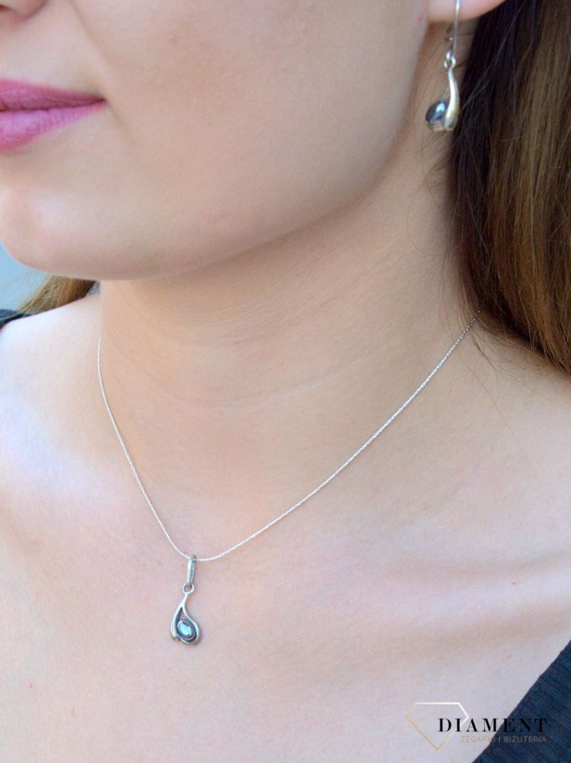 Srebrne kolczyki z krzemem łezkiDIA-KLC-6389-925. Kolczyki srebrne podłużne. Kolczyki srebrne z krzemem. Kolczyki srebrne wiszące. Kolczyki srebrne na bigiel. Kolczyki srebrne dla każdej k.jpg