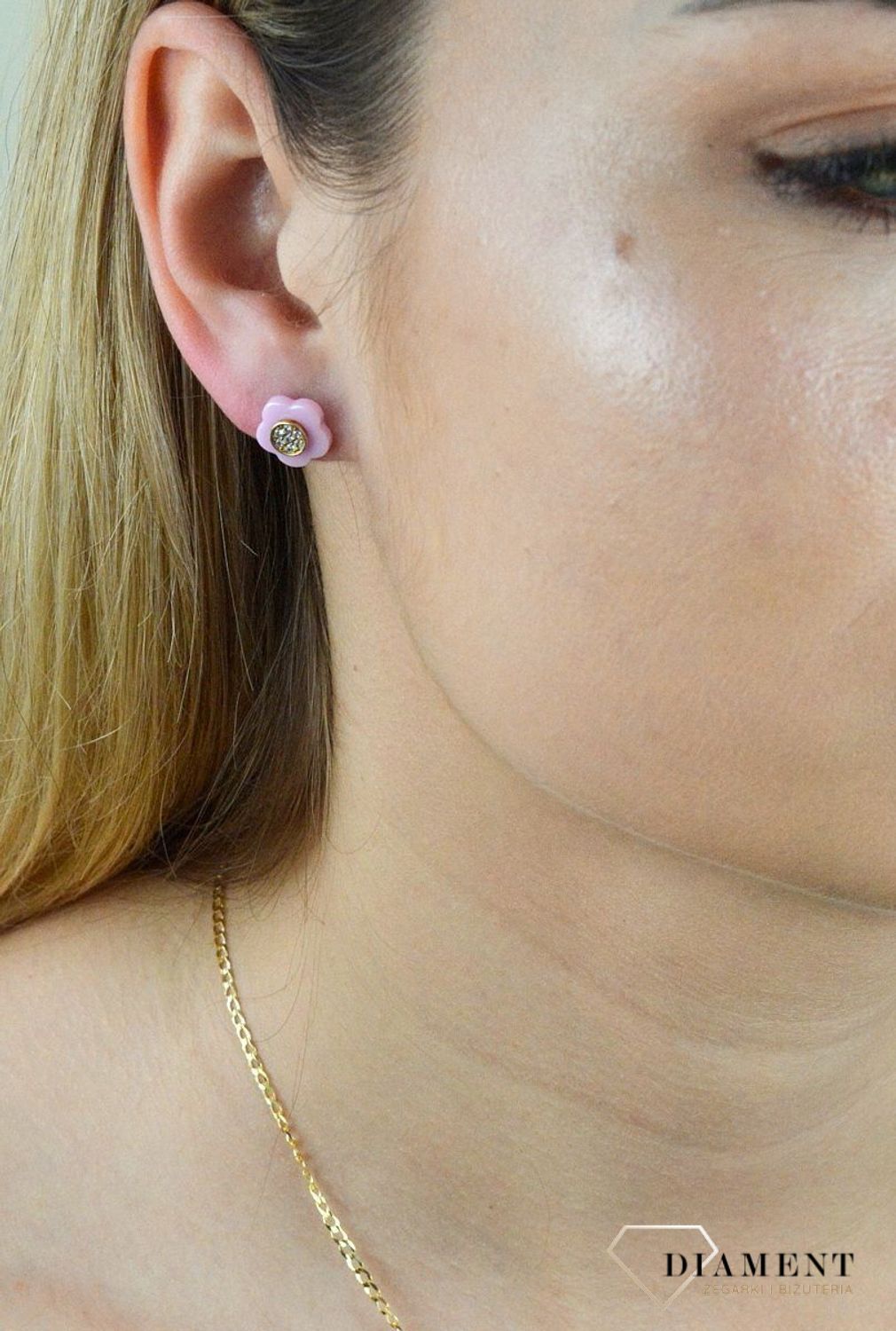 Srebrne kolczyki Kwiatki z różowej ceramiki z cyrkonią DIA-KLC-6395-925. Kolczyki srebrne wkrętki. Kolczyki srebrne pozłaca. Kolczyki pozłacane kwiatki. Kolczyki sr.jpg