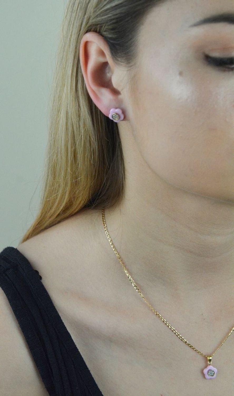 Srebrne kolczyki Kwiatki z różowej ceramiki z cyrkonią DIA-KLC-6395-925. Kolczyki srebrne wkrętki. Kolczyki srebrne pozłaca. Kolczyki pozłacane kwiatki. Kolczyki sr.jpg