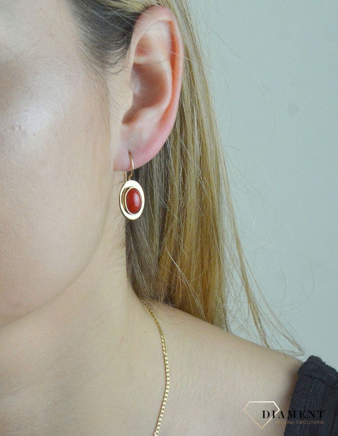 Złote kolczyki 585 z Koralem Naturalnym DIA-KLC-6494-585. Kolczyki złote z koralem. Kolczyki złote damskie. Kolczyki złote z koralem naturalnym. Kolczyki złote z zapięciem na bigiel. Kolczyki złote idealne na.jpg