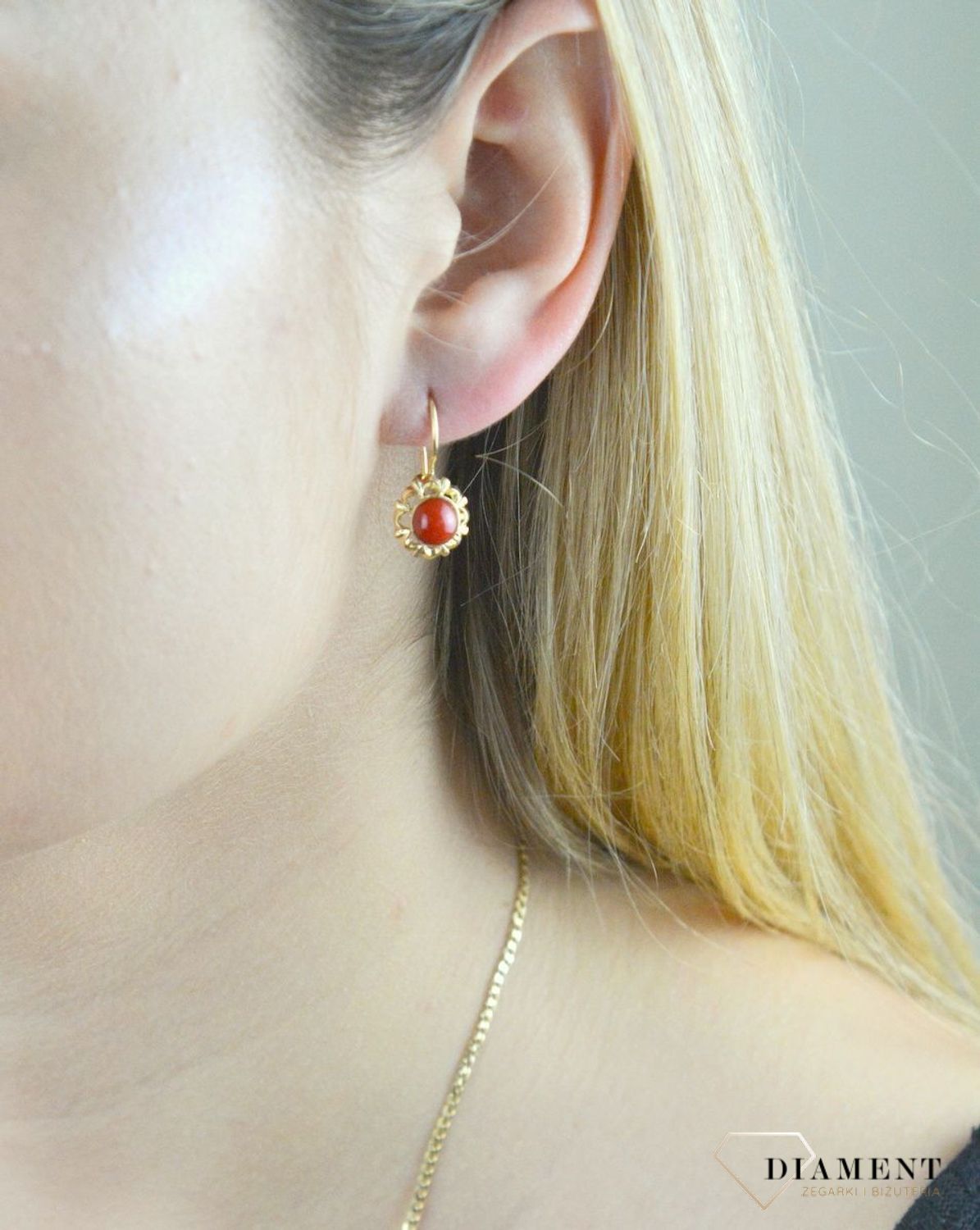 Złote kolczyki 585 z Koralem Naturalnym DIA-KLC-6497-585. Kolczyki złote z koralem. Kolczyki złote damskie. Kolczyki złote z koralem naturalnym. Kolczyki złote z zapi.jpg
