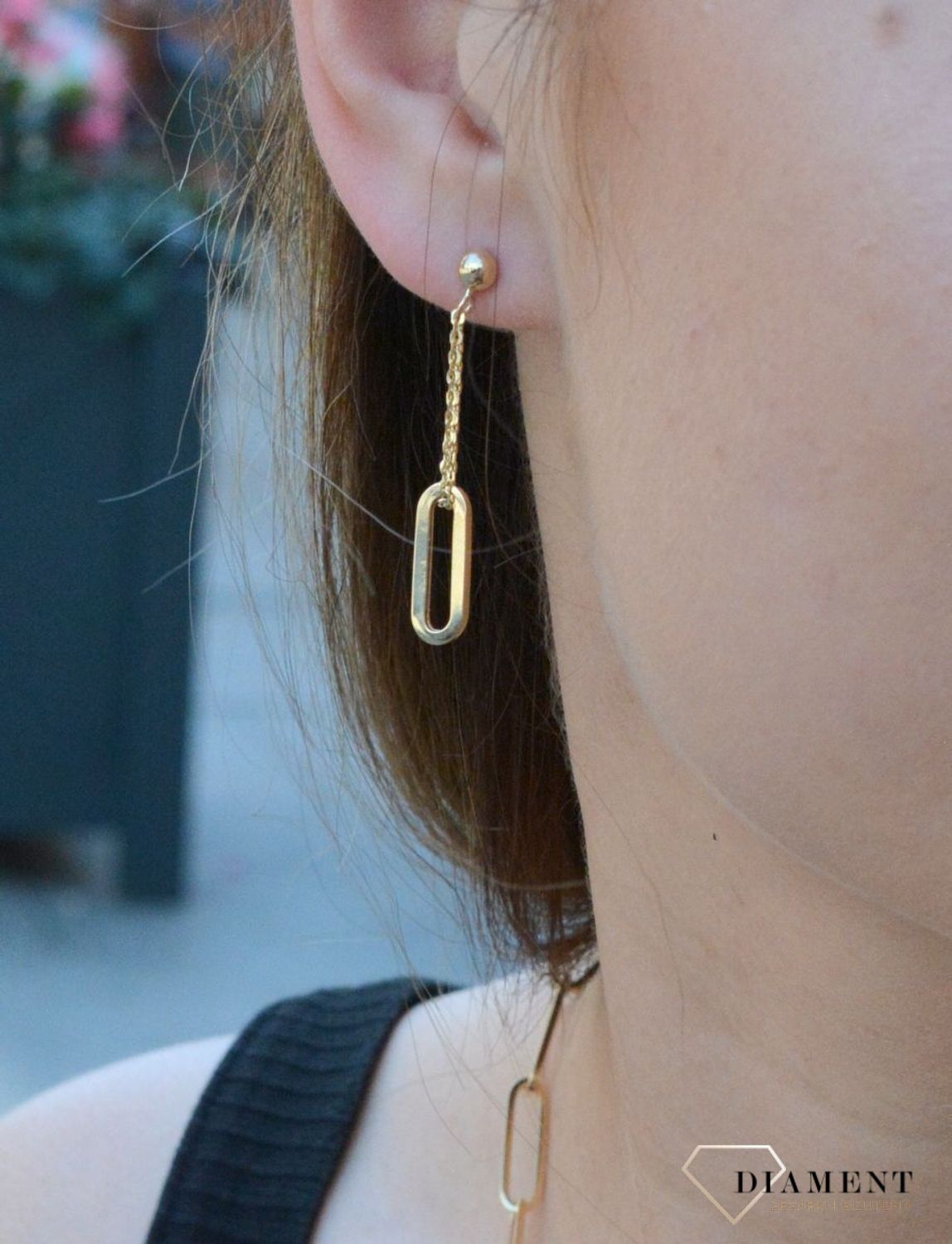 Złote kolczyki 585 wiszące z podłużnym oczkiem DIA-KLC-6540-585. Kolczyki złote klasyczne. Kolczyki złote wiszące. Kolczyki złote podłużne oczka. Kolczyki złote damskie. Kolczyki złote idealne na prezent..jpg