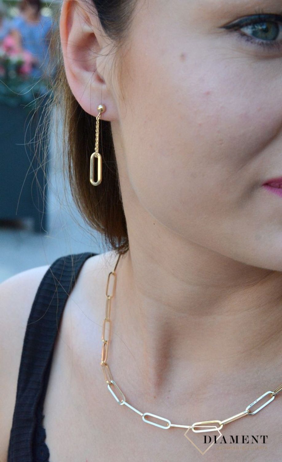 Złote kolczyki 585 wiszące z podłużnym oczkiem DIA-KLC-6540-585. Kolczyki złote klasyczne. Kolczyki złote wiszące. Kolczyki złote podłużne oczka. Kolczyki złote damskie. Kolczyki złote idealne na prezent..jpg