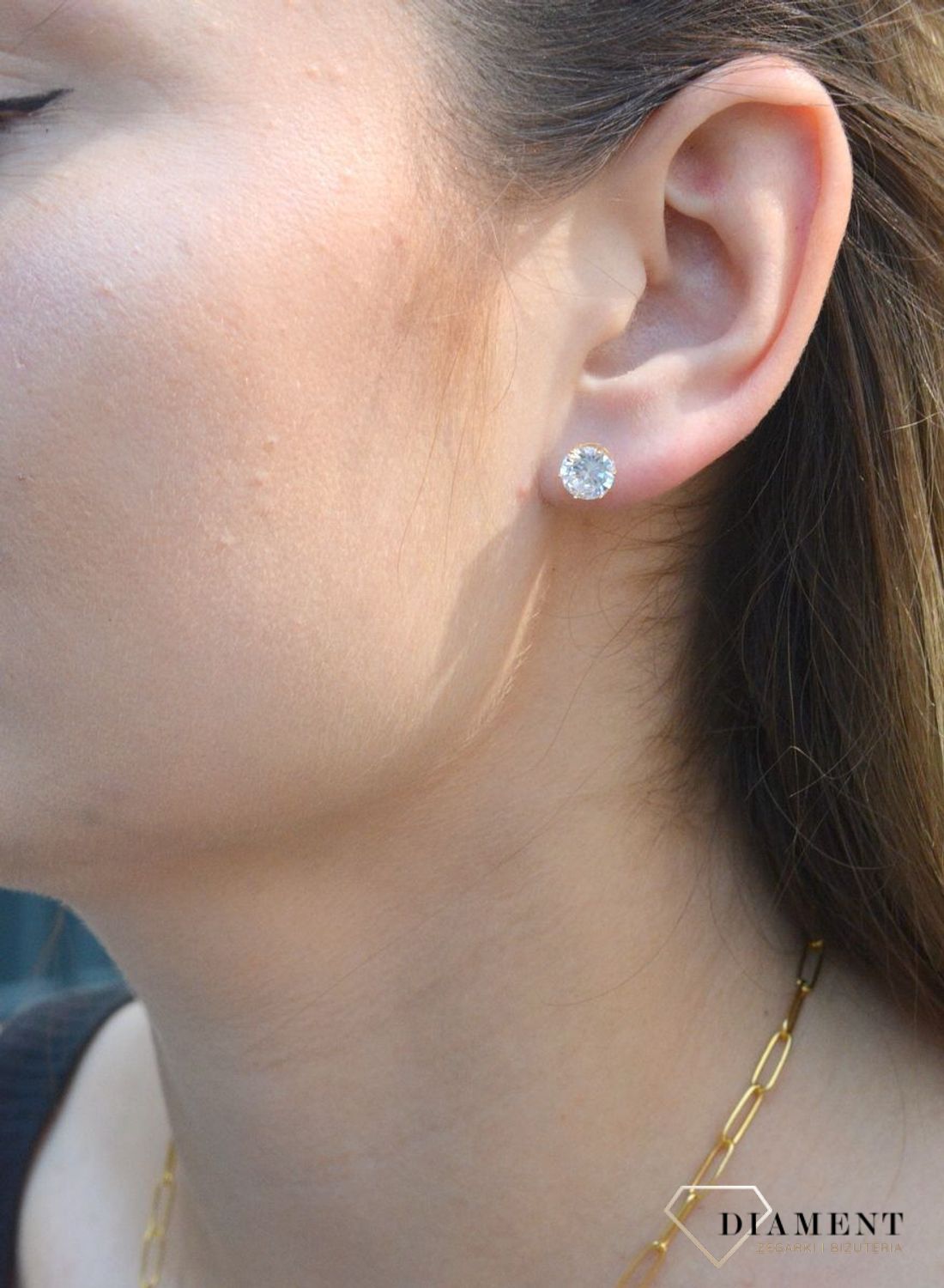 Pozłacane kolczyki 'Klasyczne diamenciki' z cyrkonią DIA-KLC-6576-925. Klasyczne kolczyki z okrągłą cyrkonią idealnie dopełnią każdą stylizację. Biżuteria ta będzie doskonałym prezentem. kolczyki na sztyft. eleganckie kolczyki.jpg