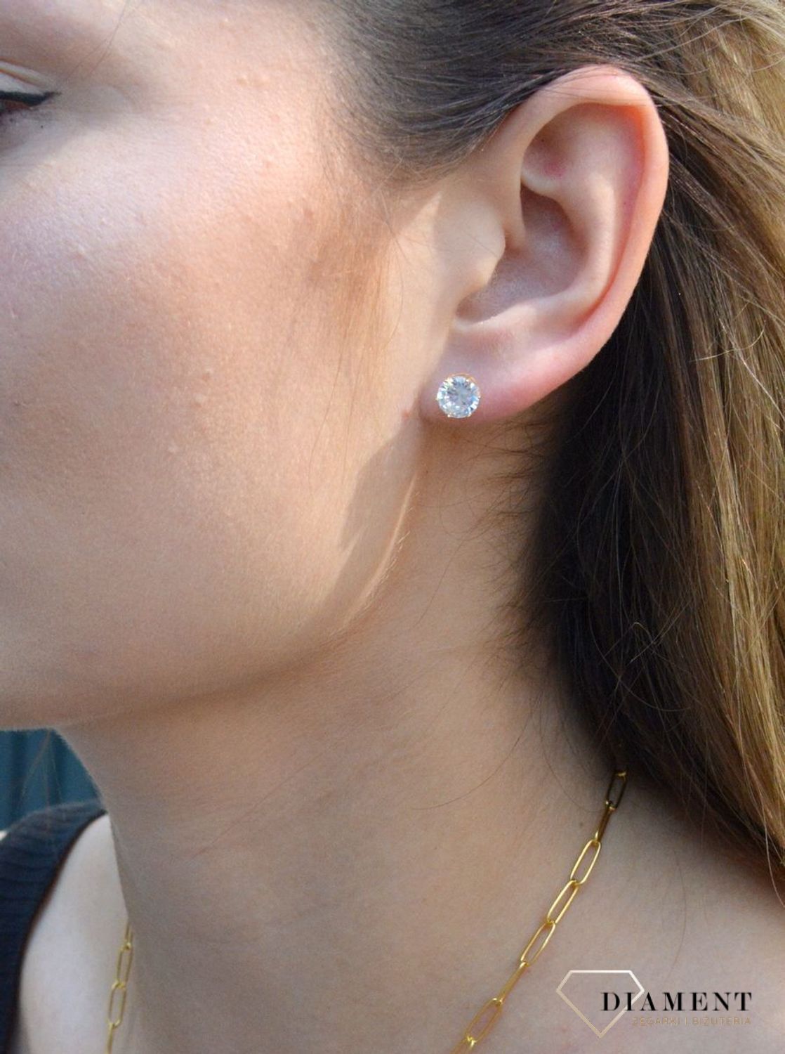 Pozłacane kolczyki 'Klasyczne diamenciki' z cyrkonią DIA-KLC-6576-925. Klasyczne kolczyki z okrągłą cyrkonią idealnie dopełnią każdą stylizację. Biżuteria ta będzie doskonałym prezentem. kolczyki na sztyft. eleganckie kolczyki.jpg