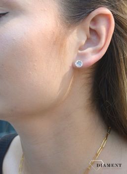 Pozłacane kolczyki 'Klasyczne diamenciki' z cyrkonią DIA-KLC-6576-925. Klasyczne kolczyki z okrągłą cyrkonią idealnie dopełnią każdą stylizację. Biżuteria ta będzie doskonałym prezentem. kolczyki na sztyf (3).JPG