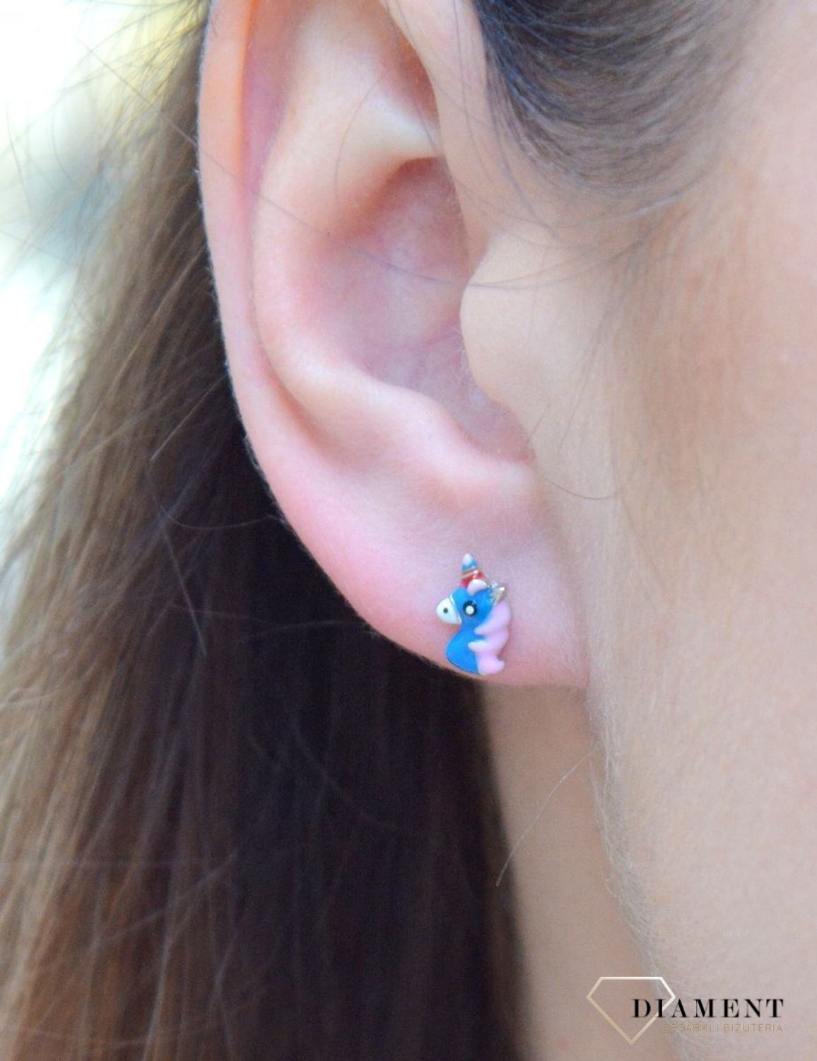 Kolczyki srebrne dla dziewczynki kolorowe Jednorożce DIA-KLC-6595-925. Kolczyki srebrne wkrętki dla dzieci. Kolczyki srebrne jednorożce. Kolczyki srebrne niebieskie dla dziewczynki. Kolczyki z kolorową emalią. Kolczyki dla dzi.jpg