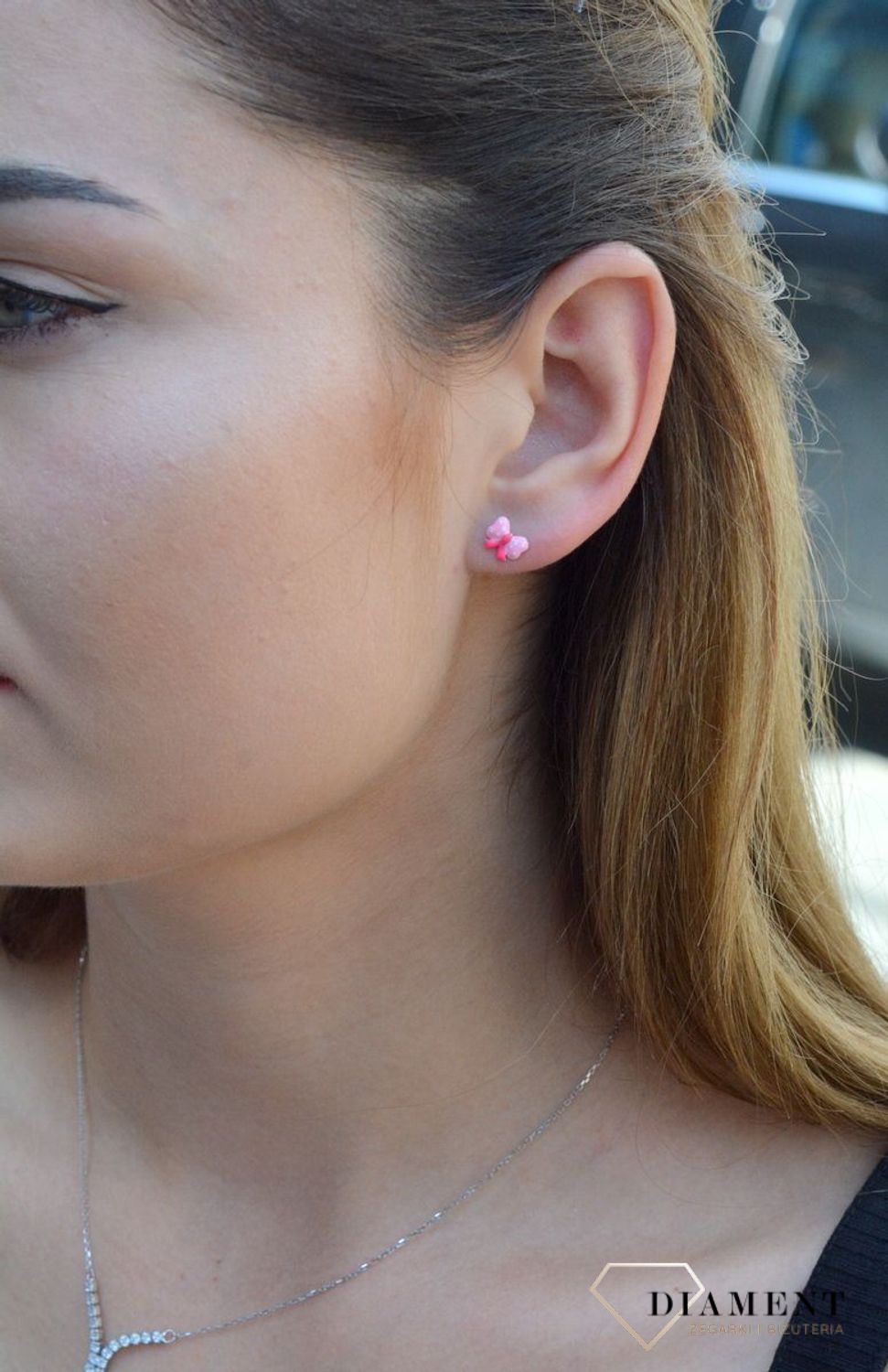 Kolczyki srebrne dla dziewczynki Urocze kokardki DIA-KLC-6596-925. Kolczyki srebrne wkrętki dla dzieci. Kolczyki srebrne kokardki. Kolczyki srebrne różowe dla dziewczynki. Kolczyki z różową emalią. Kolczyki dla dziewczynki na.jpg