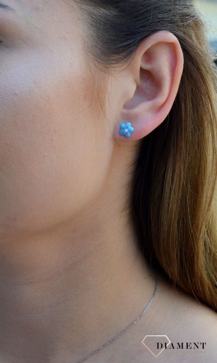 Kolczyki srebrne dla dziewczynki niebieskie kwiatki DIA-KLC-6597-925.  Kolczyki srebrne wkrętki dla dzieci. Kolczyki srebrne kwiatki. Kolczyki srebrne niebieskie dla dziewczynki. Kolczyki z niebieską emalią. Kolczyki dla dzie.jpg