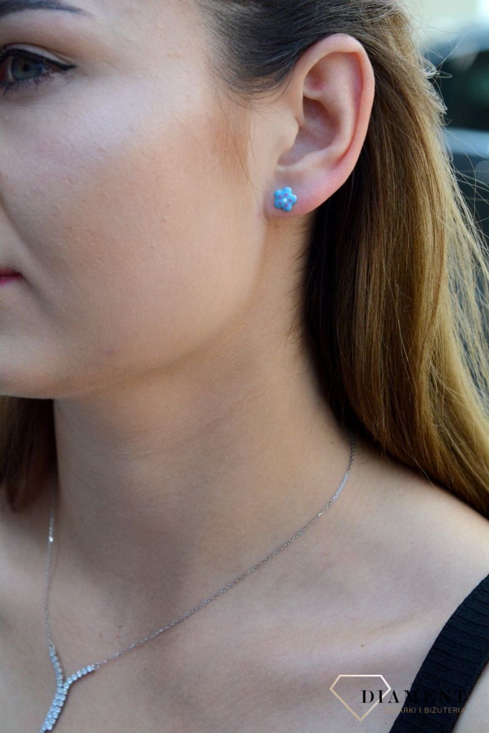 Kolczyki srebrne dla dziewczynki niebieskie kwiatki DIA-KLC-6597-925.  Kolczyki srebrne wkrętki dla dzieci. Kolczyki srebrne kwiatki. Kolczyki srebrne niebieskie dla dziewczynki. Kolczyki z niebieską emalią. Kolczyki dla dzie.jpg