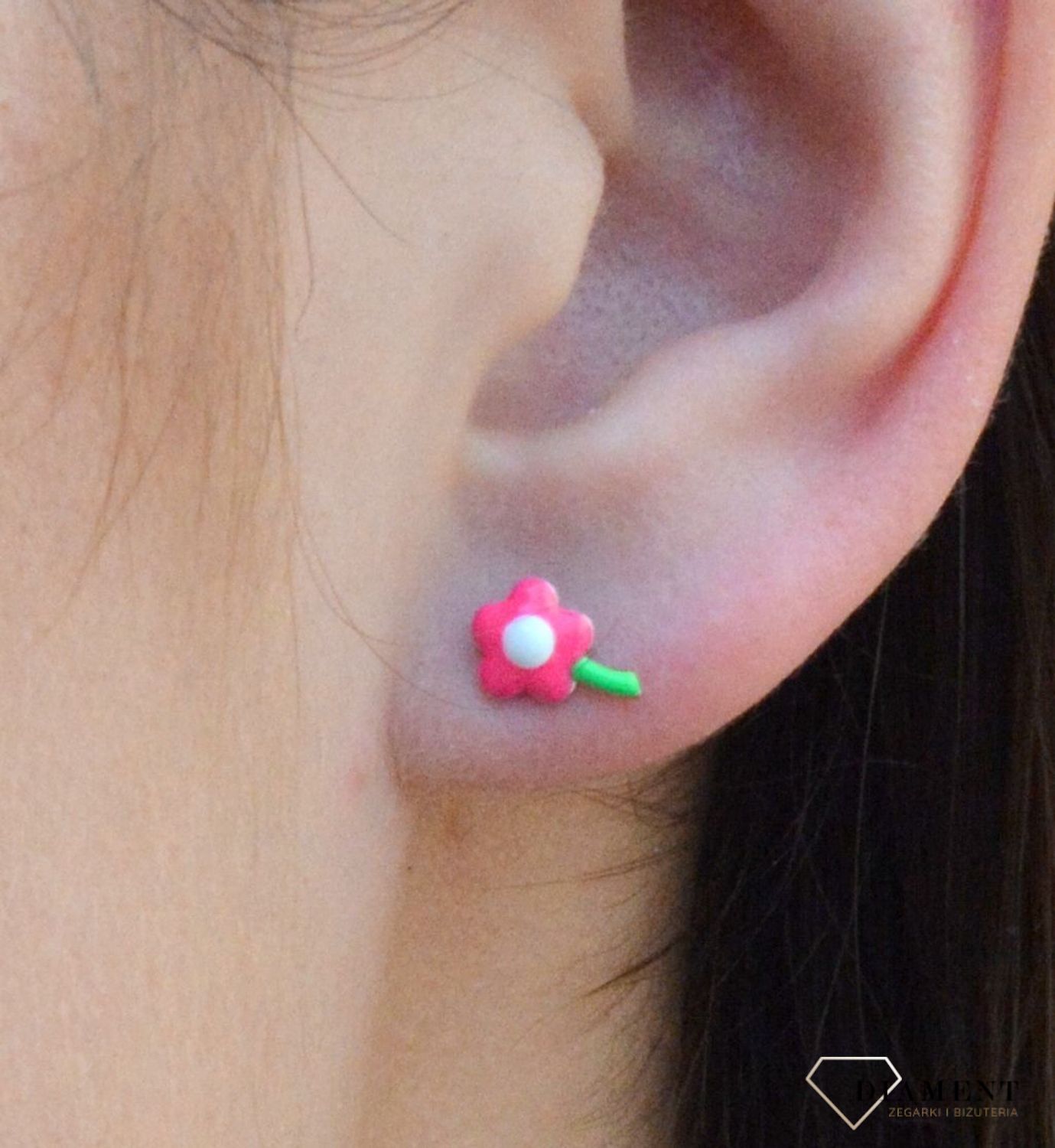 Kolczyki srebrne dla dziewczynki Drobne kwiatuszki' DIA-KLC-6599-925. Kolczyki srebrne wkrętki dla dzieci. Kolczyki srebrne żabki. Kolczyki srebrne zielone dla dziewczynki. Kolczyki z kolorową emalią. Kolczyki dla dziewczynki.jpg