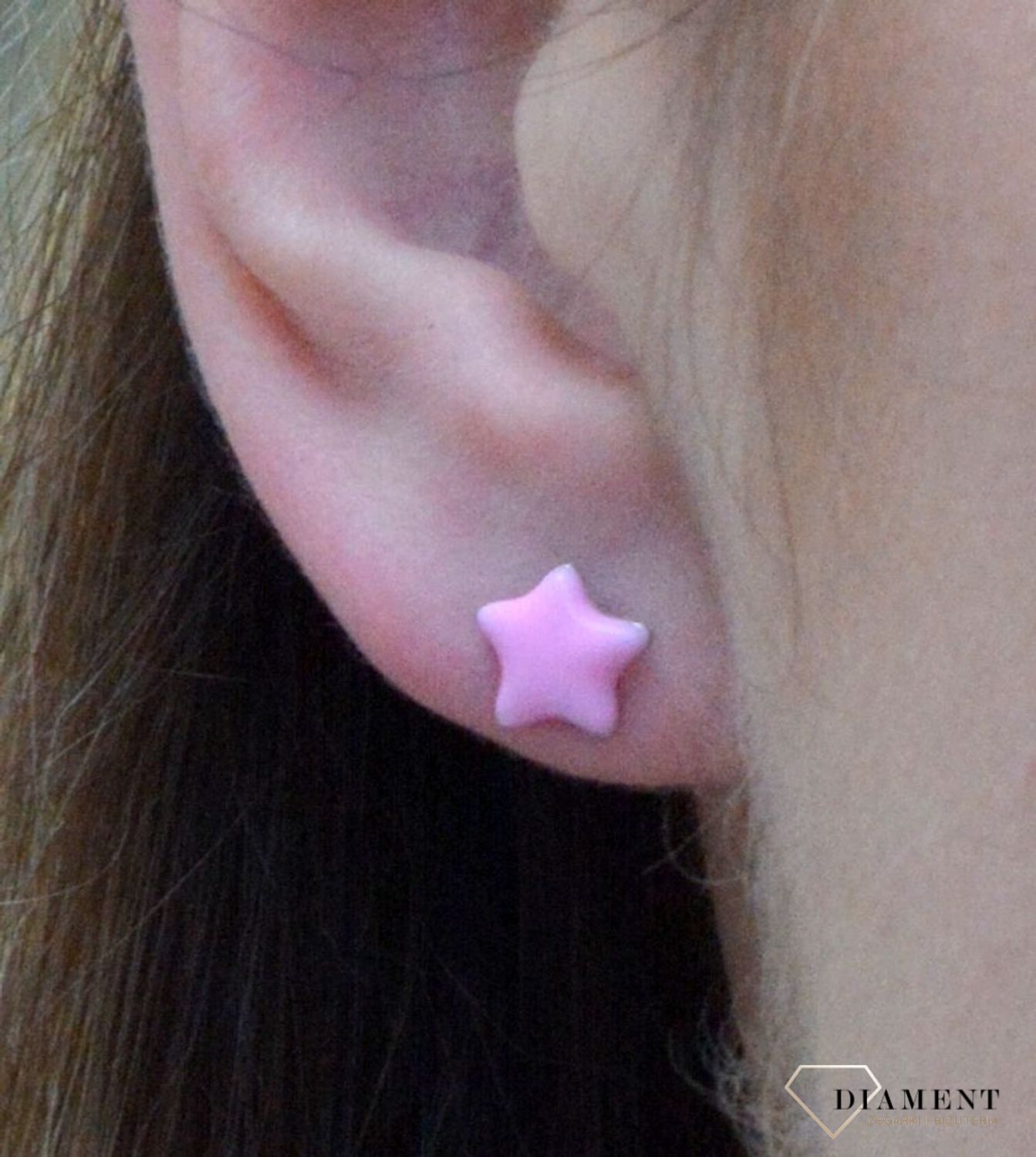 Kolczyki srebrne dla dziewczynki Różowe gwiazdki DIA-KLC-6600-925.  Kolczyki srebrne wkrętki dla dzieci. Kolczyki srebrne gwiazdki. Kolczyki srebrne różowe dla dziewczynki. Kolczyki z różową emalią. Kolczyki dla dziewczynki na.jpg