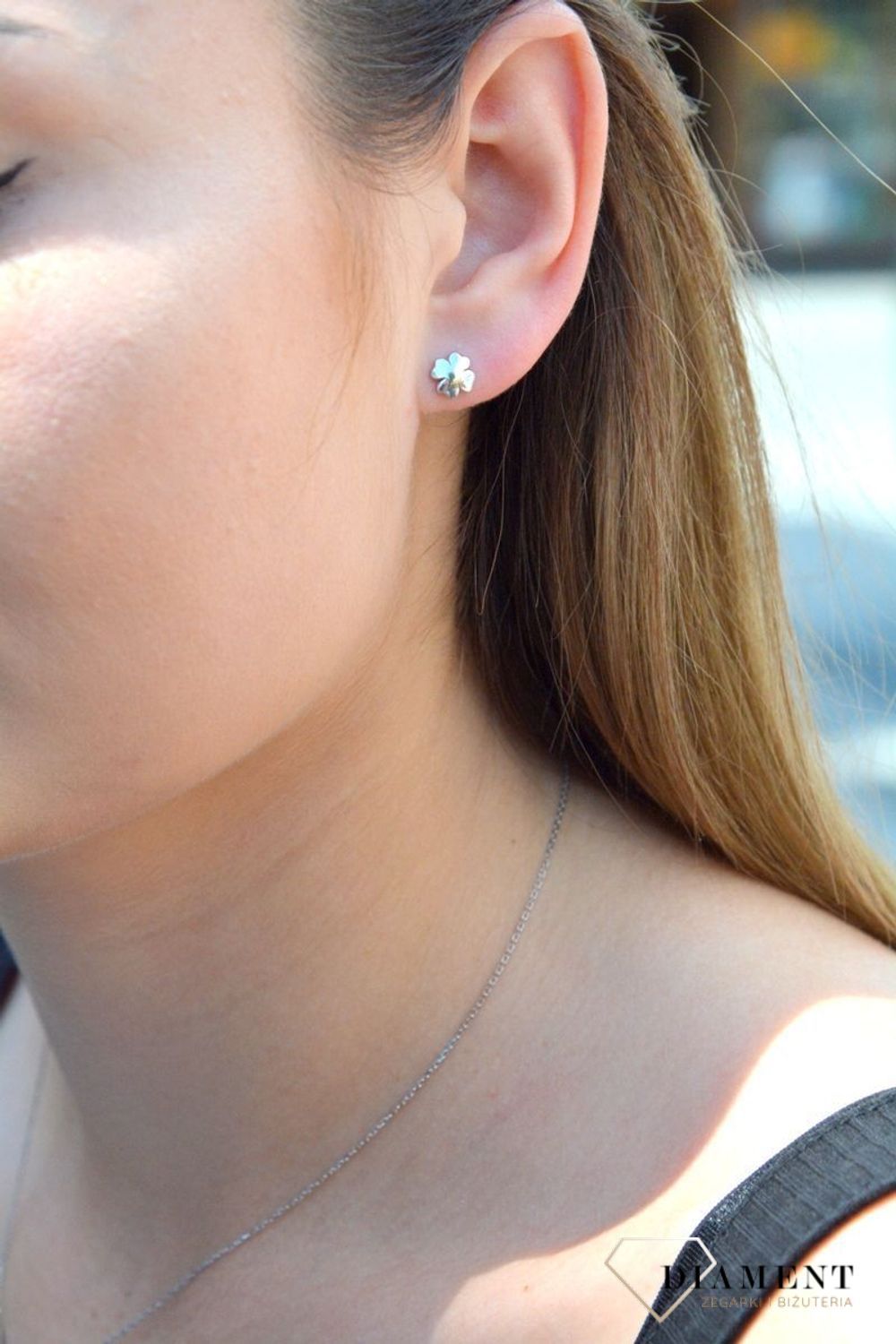 Kolczyki srebrne wkrętki Koniczynki na szczęście DIA-KLC-6602-925. Kolczyki damskie srebrne wkrętki. Gładkie srebrne kolczyki koniczynka. Kolczyki srebrne dla miłośników zwierząt. Kolczyki srebrne idealne na prezent dla dziewc.jpg