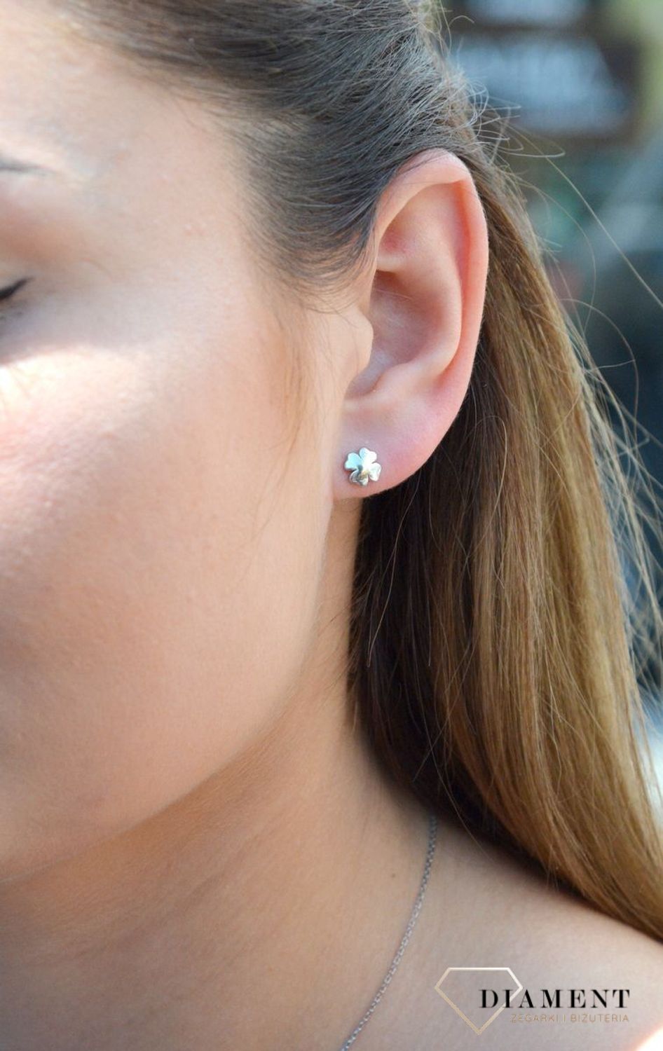 Kolczyki srebrne wkrętki Koniczynki na szczęście DIA-KLC-6602-925. Kolczyki damskie srebrne wkrętki. Gładkie srebrne kolczyki koniczynka. Kolczyki srebrne dla miłośników zwierząt. Kolczyki srebrne idealne na prezent dla dziewc.jpg