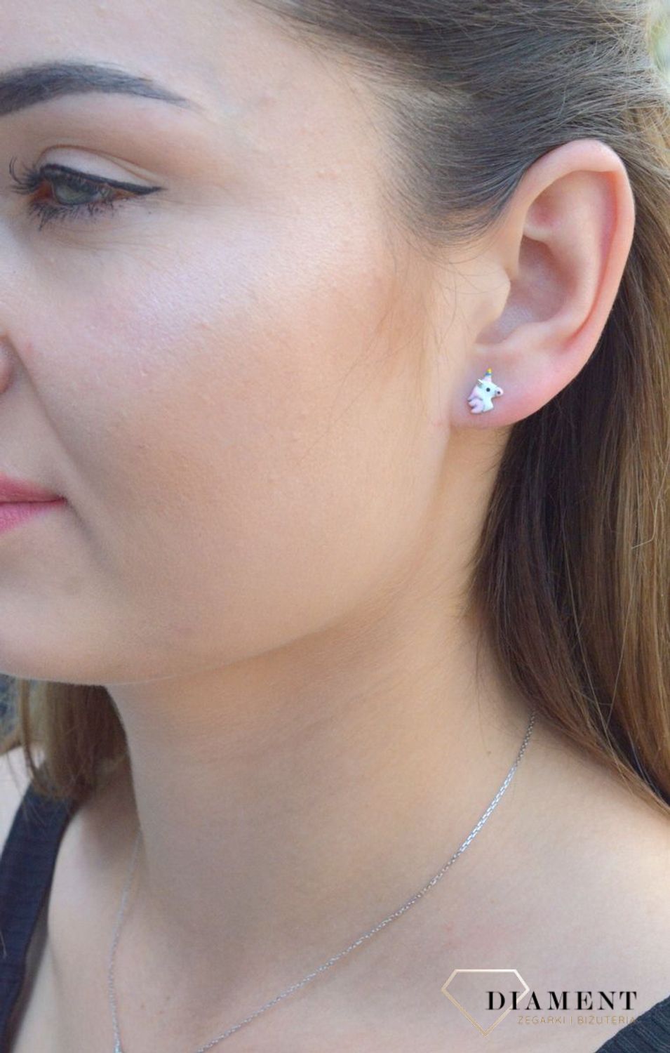 Kolczyki srebrne dla dziewczynki jednorożce DIA-KLC-6609-925. . Kolczyki srebrne wkrętki dla dzieci. Kolczyki srebrne kwiatki. Kolczyki srebrne dla dziewczynki. Kolczyki z białą emalią. Kolczyki dla dziewczynki na prezent..jpg