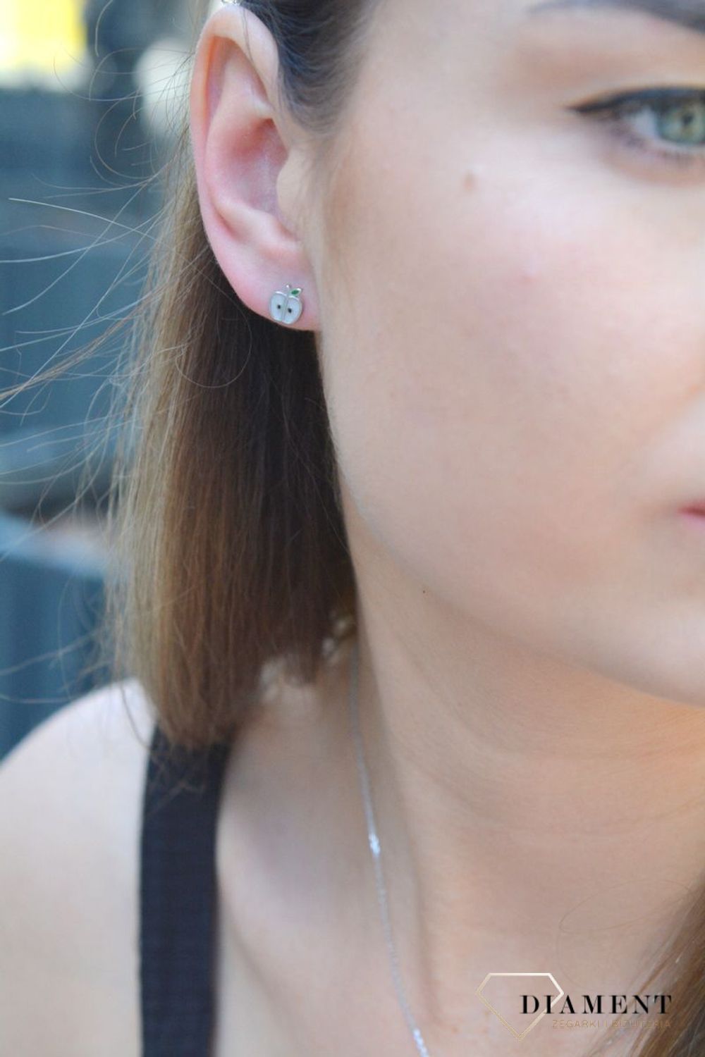 Kolczyki srebrne dla dziewczynki Jabłuszko z cyrkonią DIA-KLC-6610-925. Kolczyki srebrne wkrętki dla dzieci. Kolczyki srebrne jabłuszko. Kolczyki srebrne czerwonedla dziewczynki. Kolczyki z kolorową emalią. Kolczyki dla dziewc.jpg