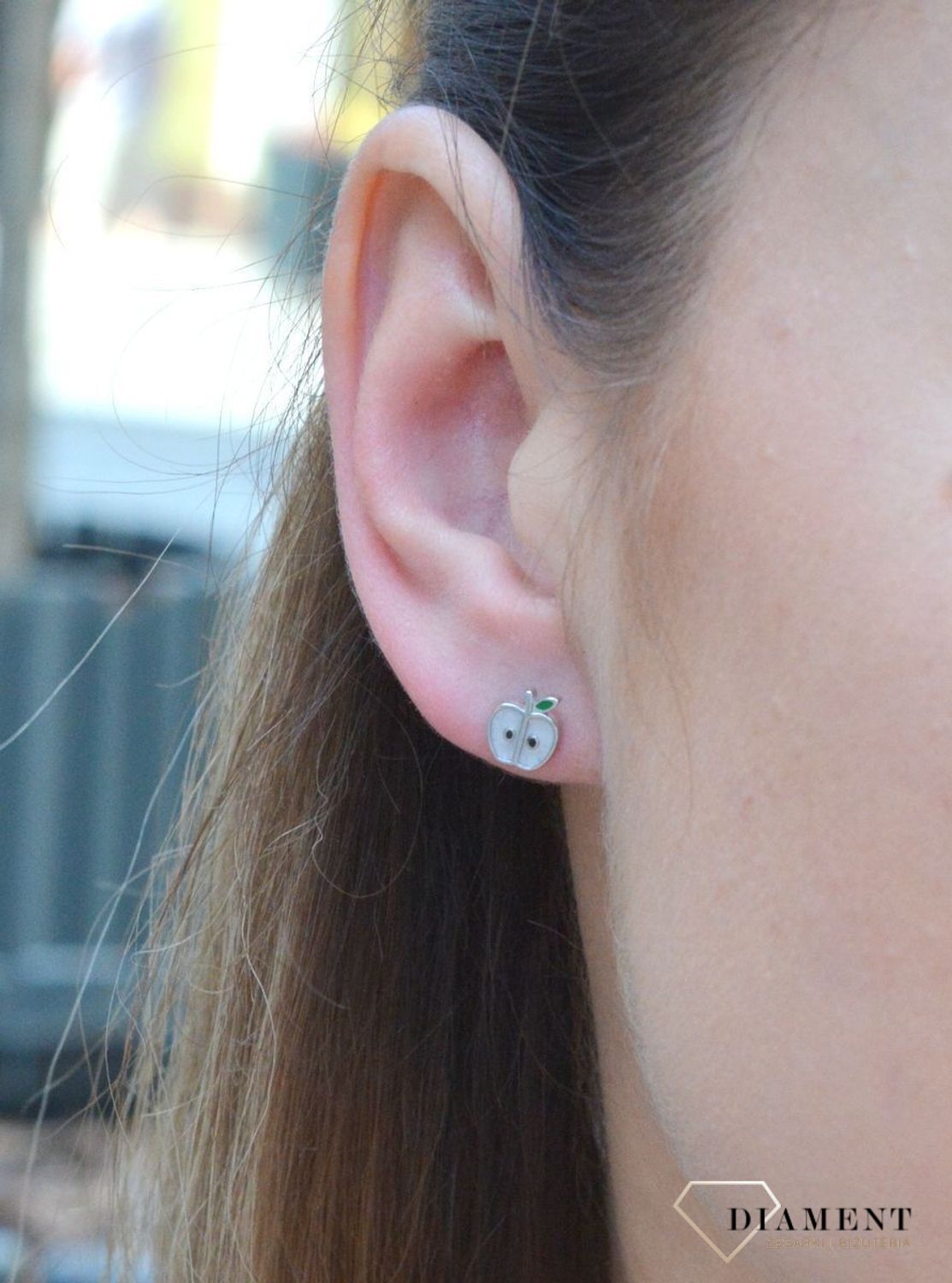 Kolczyki srebrne dla dziewczynki Jabłuszko z cyrkonią DIA-KLC-6610-925. Kolczyki srebrne wkrętki dla dzieci. Kolczyki srebrne jabłuszko. Kolczyki srebrne czerwonedla dziewczynki. Kolczyki z kolorową emalią. Kolczyki dla dziewc.jpg