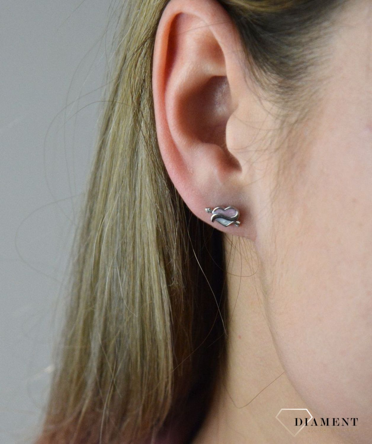 Kolczyki srebrne wkrętki serduszka różowo-niebieskie DIA-KLC-6611-925. Kolczyki srebrne wkrętki serduszka różowo-niebieskie wykonane ze srebra próby 925. Dziecięce lub damskie kolczyki z motywem serduszka wykonane zostały z na.jpg